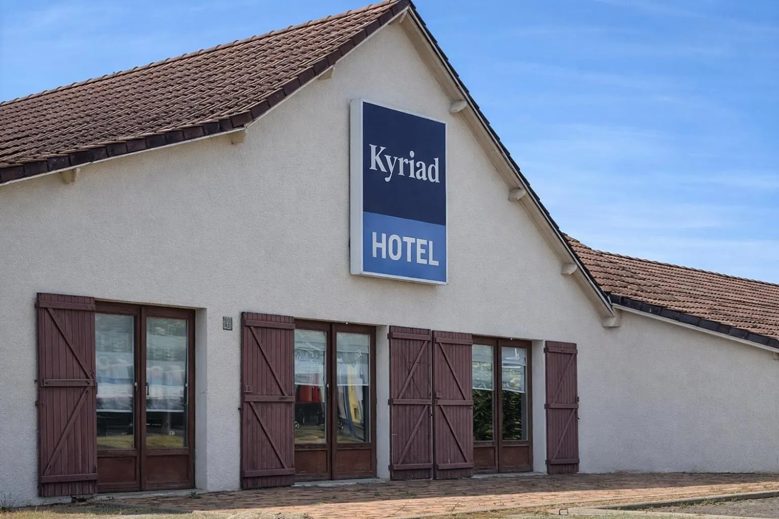 Property building in Kyriad Montargis Amilly