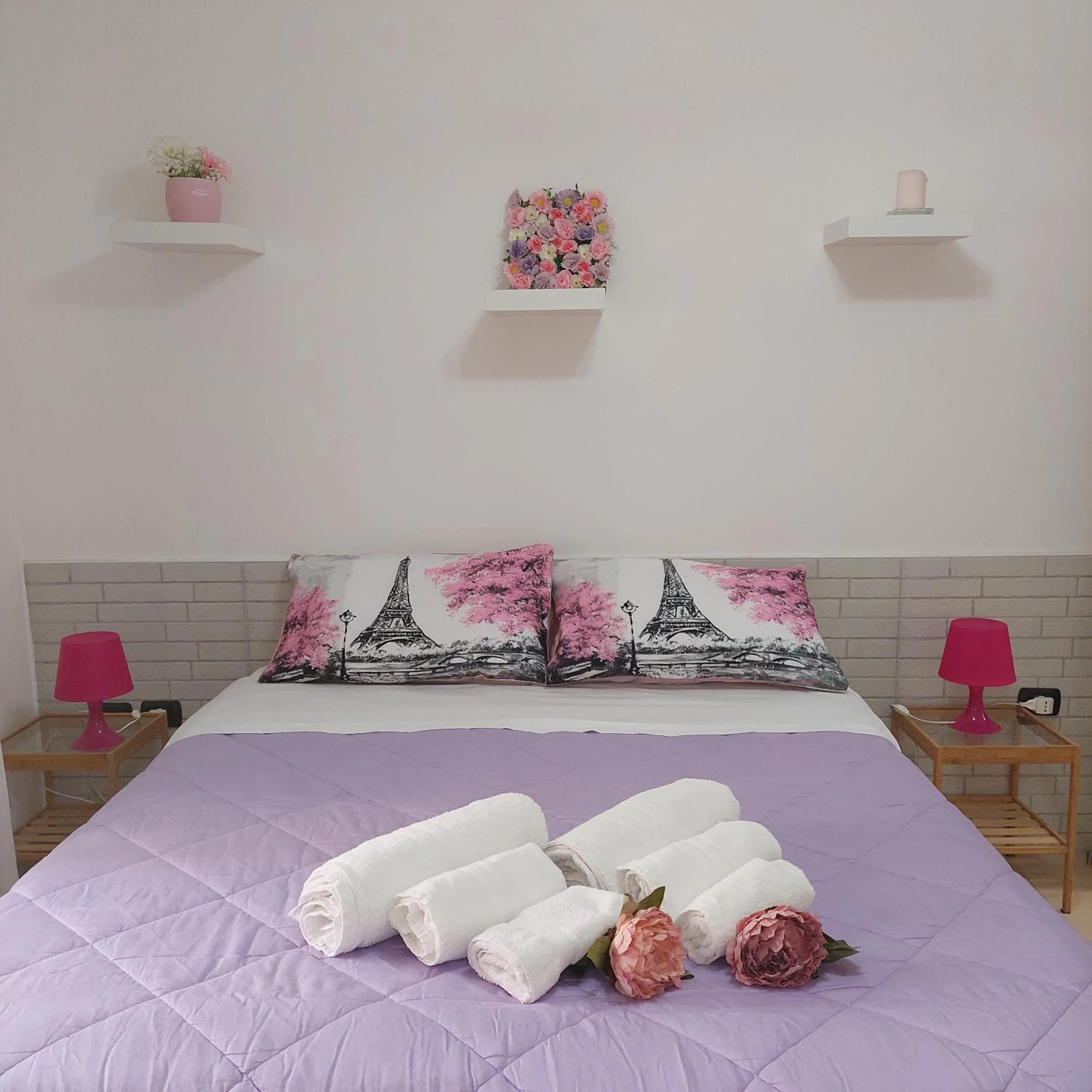 Photo of the whole room, Bed in Dimora Filangieri