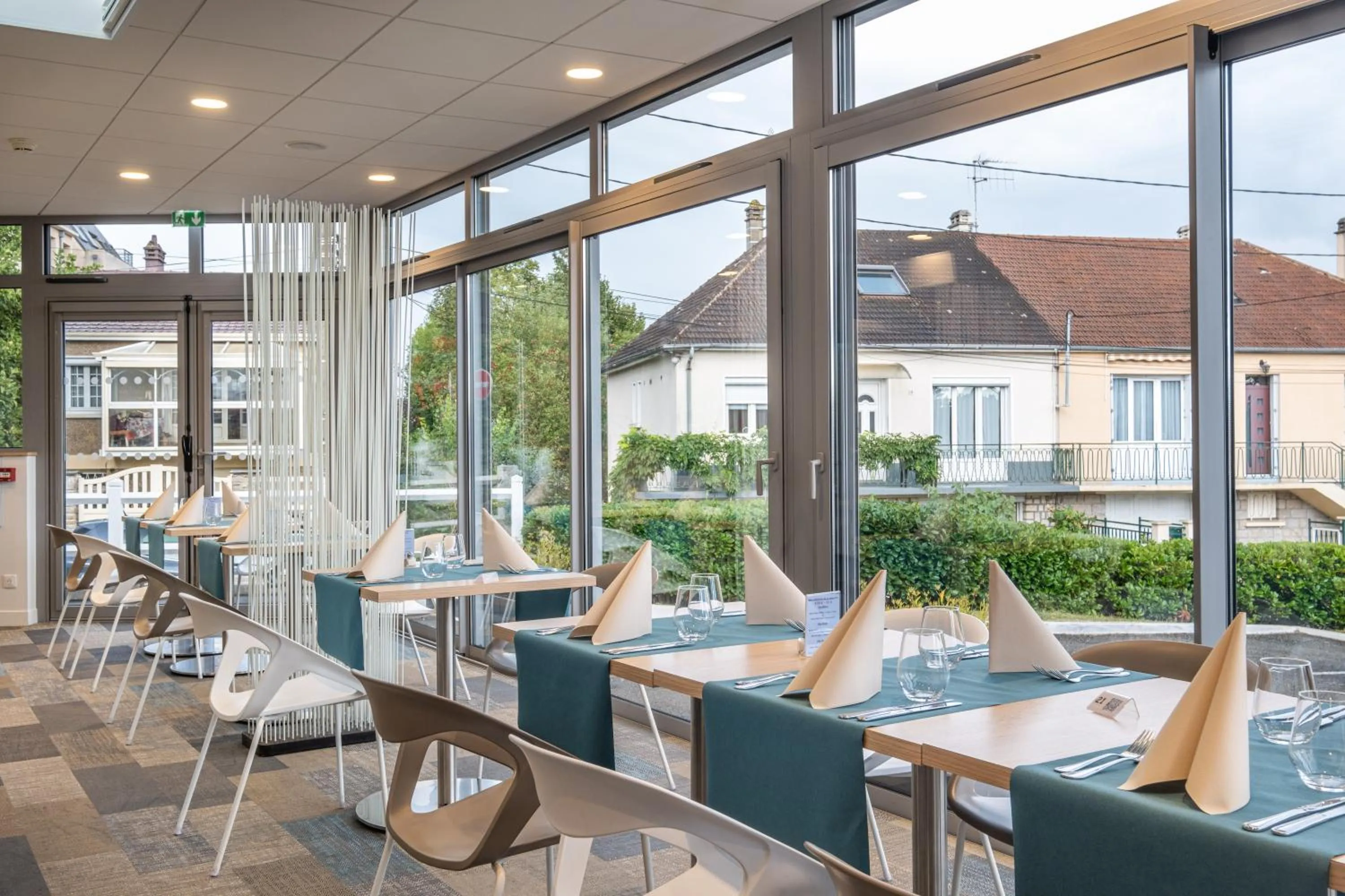 Restaurant/places to eat in Kyriad Le Mans Est