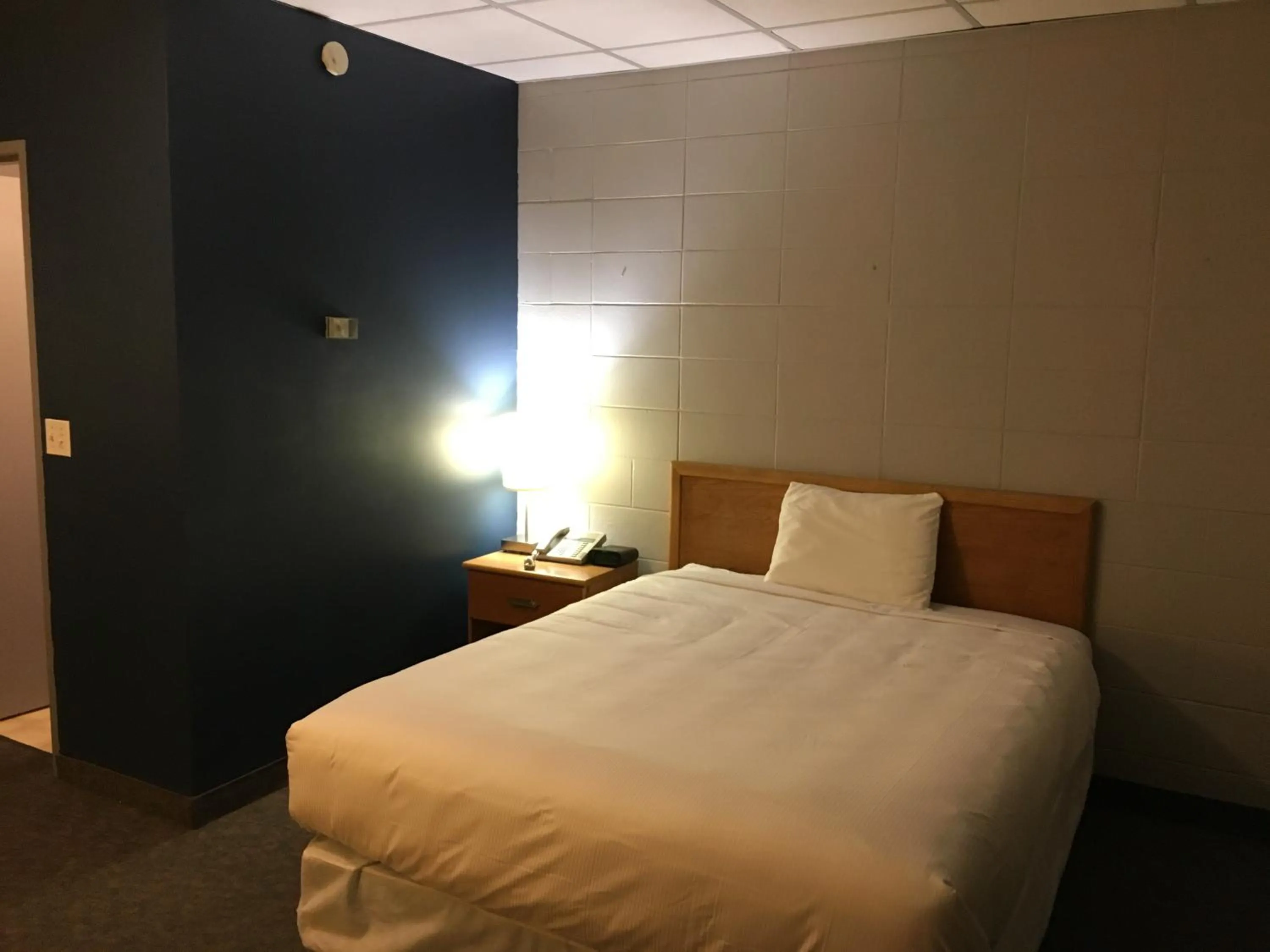 Bedroom, Bed in Altona Hotel