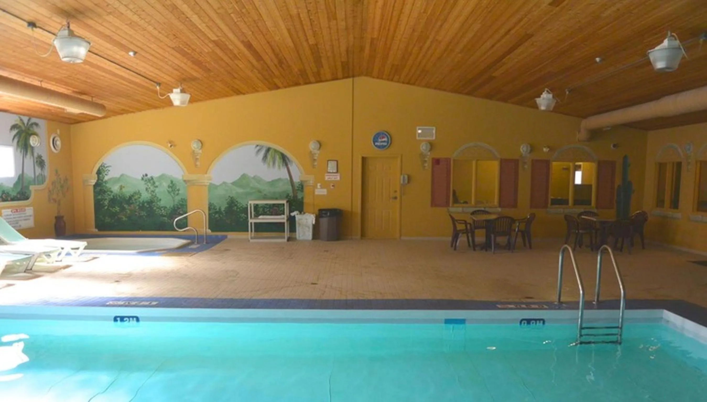 Swimming pool in Altona Hotel