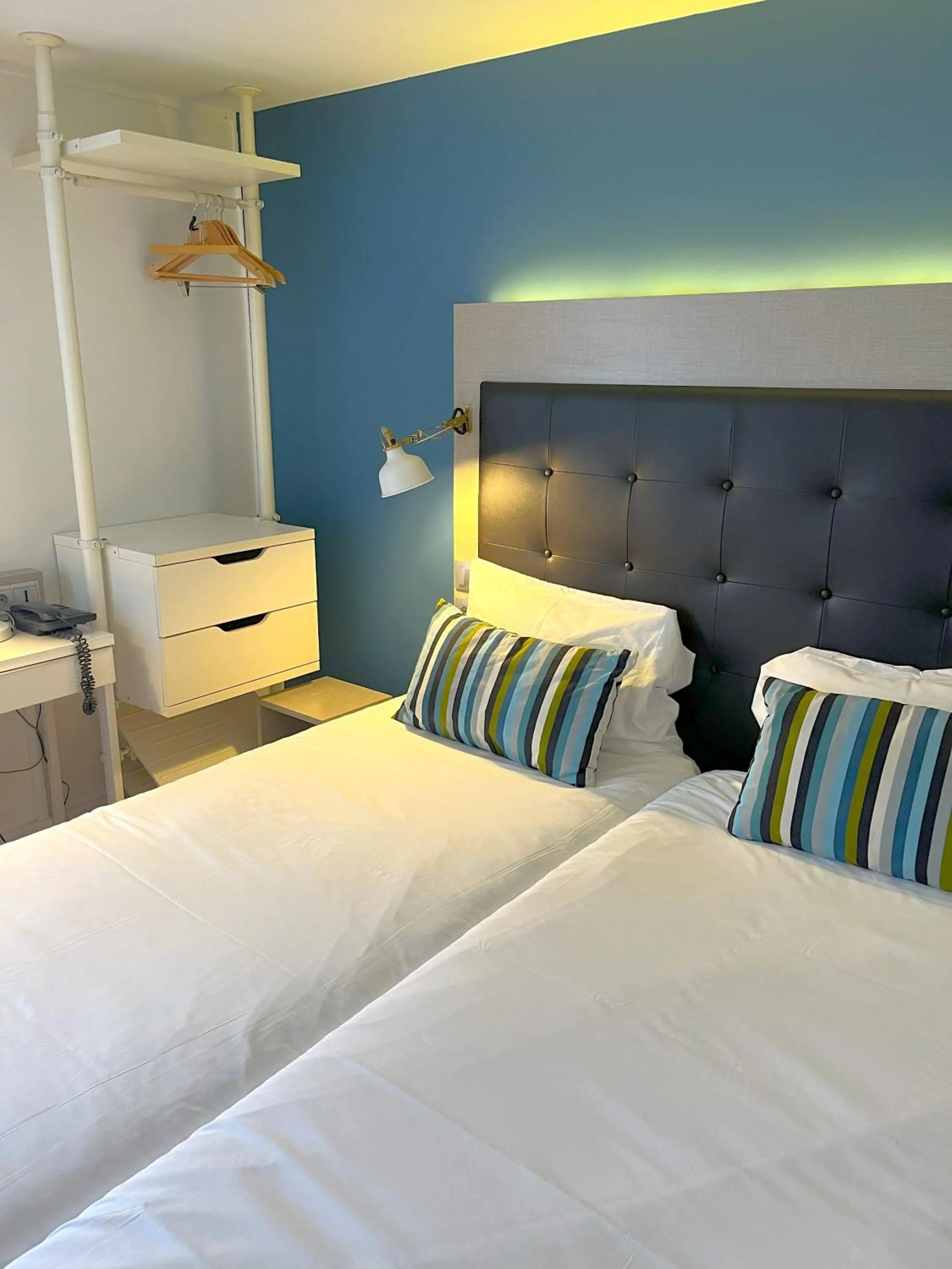 2 Single Beds - Superior Room in Kyriad Argenteuil