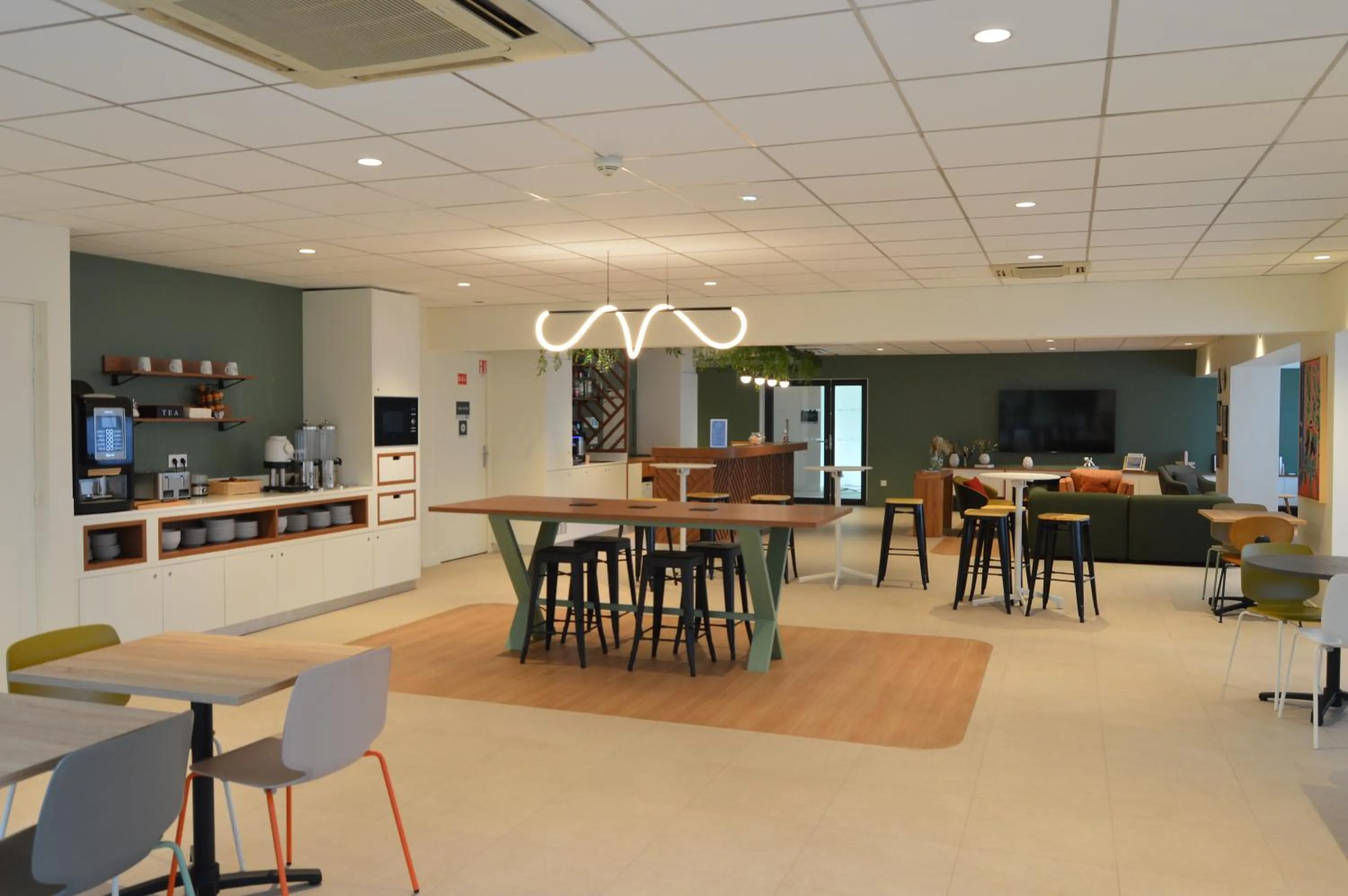 Restaurant/places to eat in Kyriad Argenteuil