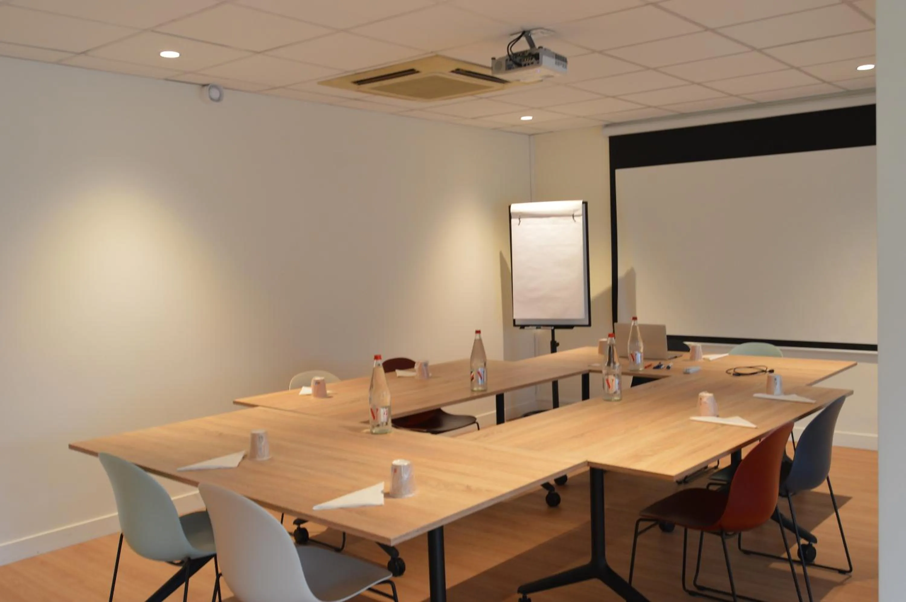 Banquet/Function facilities in Kyriad Argenteuil