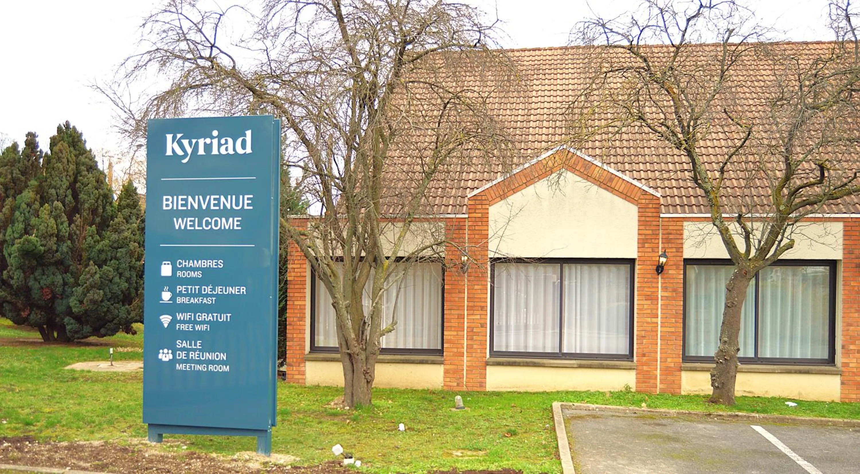 Facade/entrance in Kyriad Argenteuil