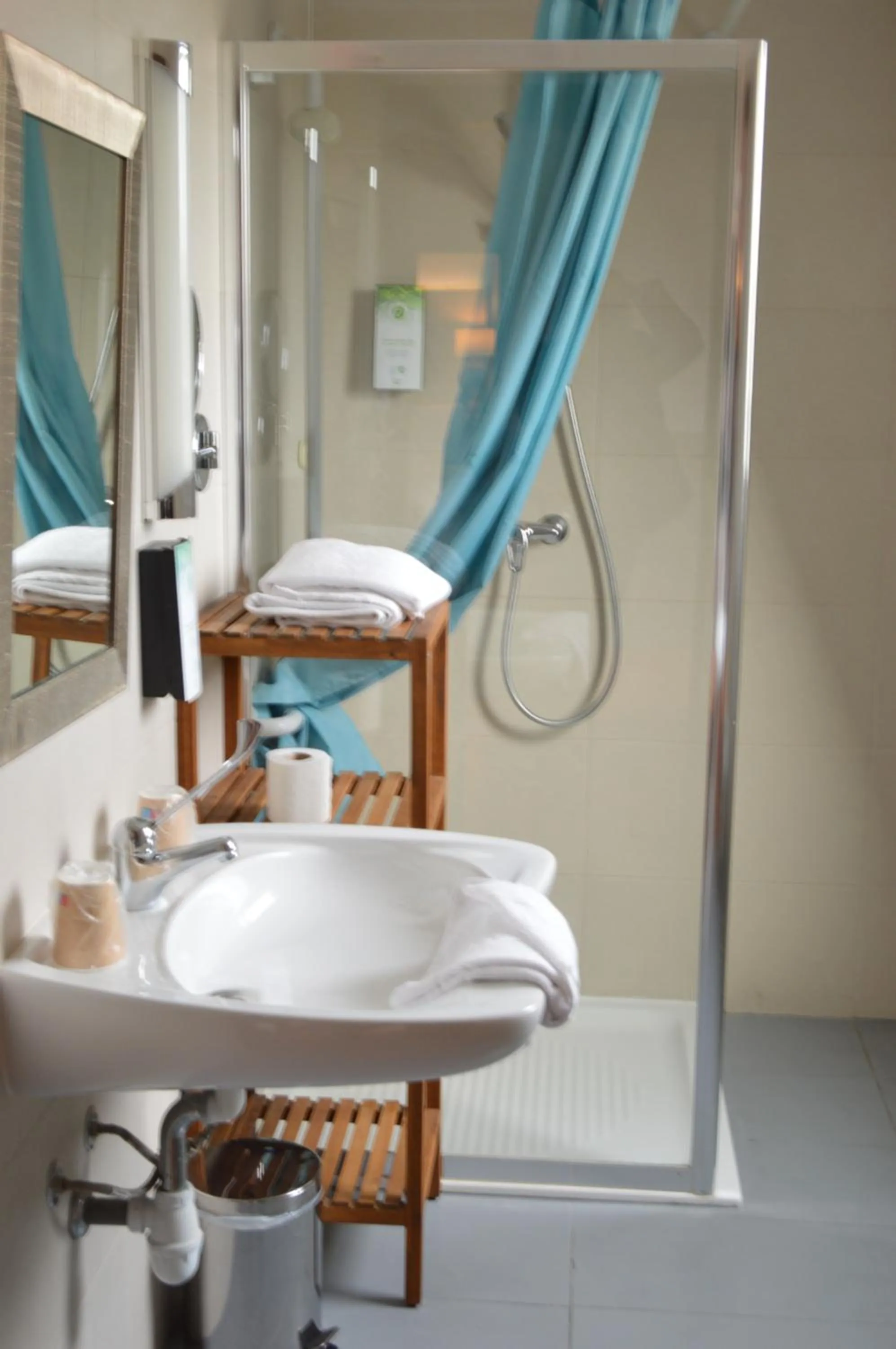 Bathroom in Kyriad Argenteuil