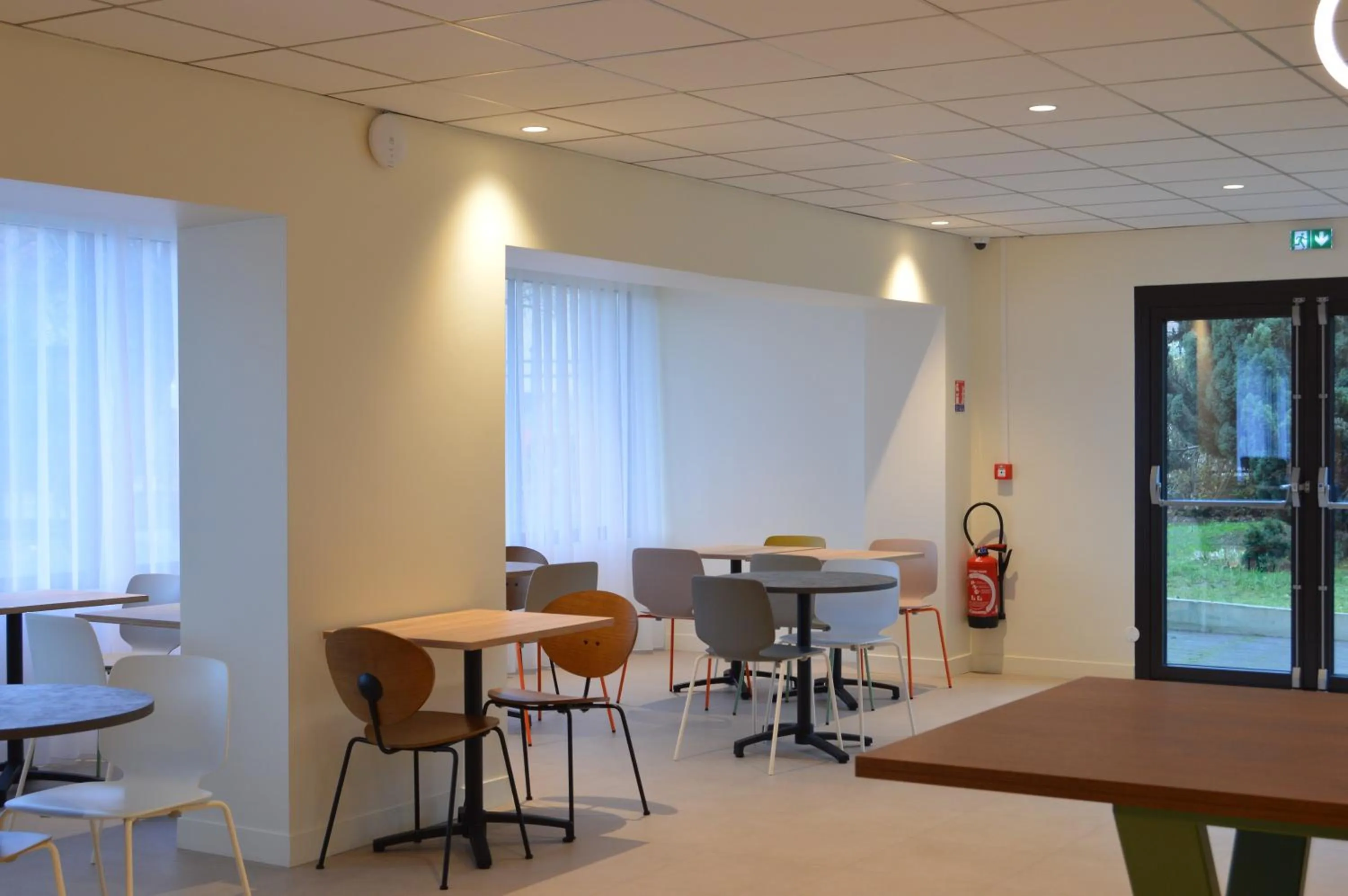 Restaurant/places to eat in Kyriad Argenteuil