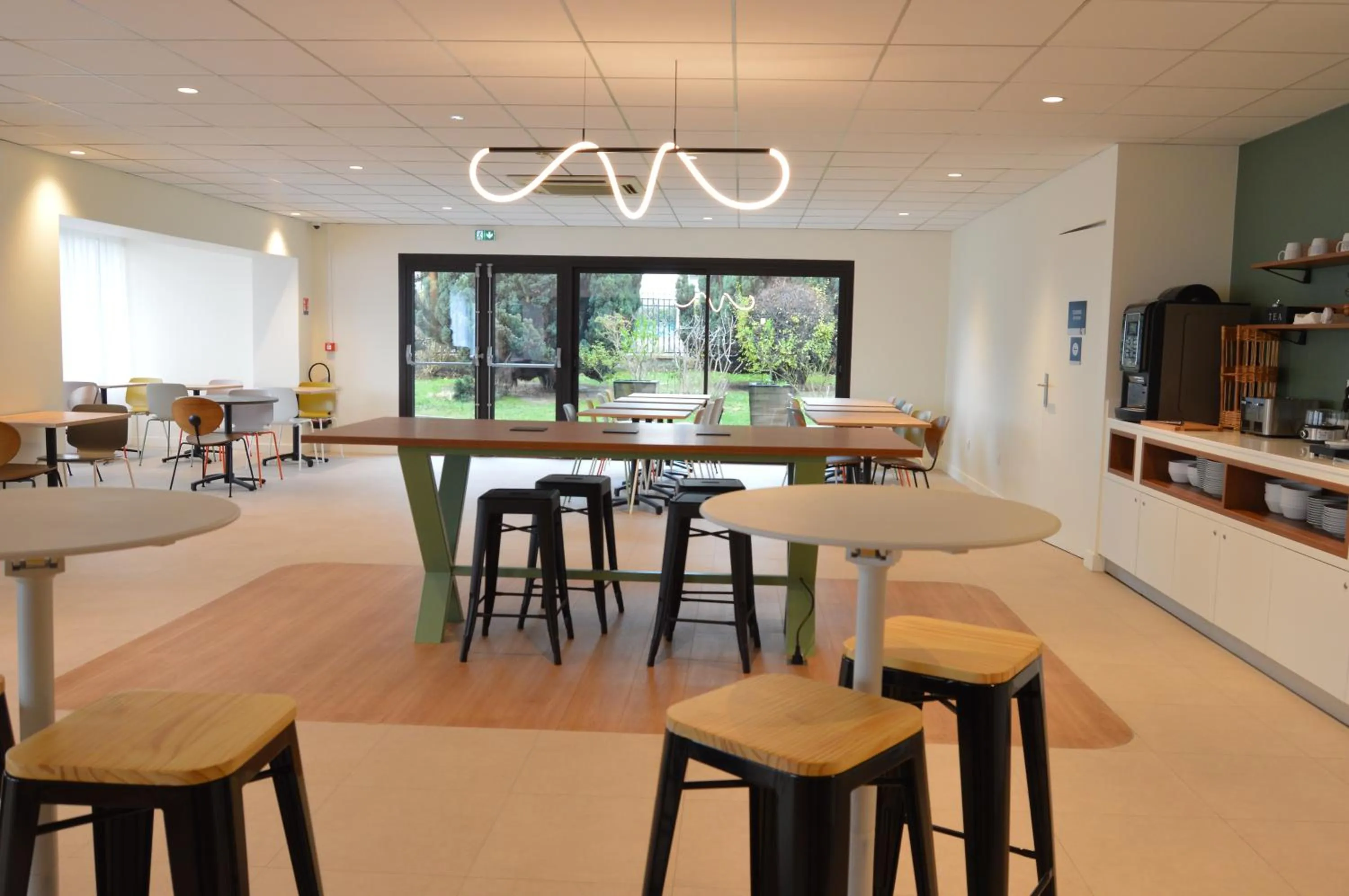 Restaurant/places to eat in Kyriad Argenteuil