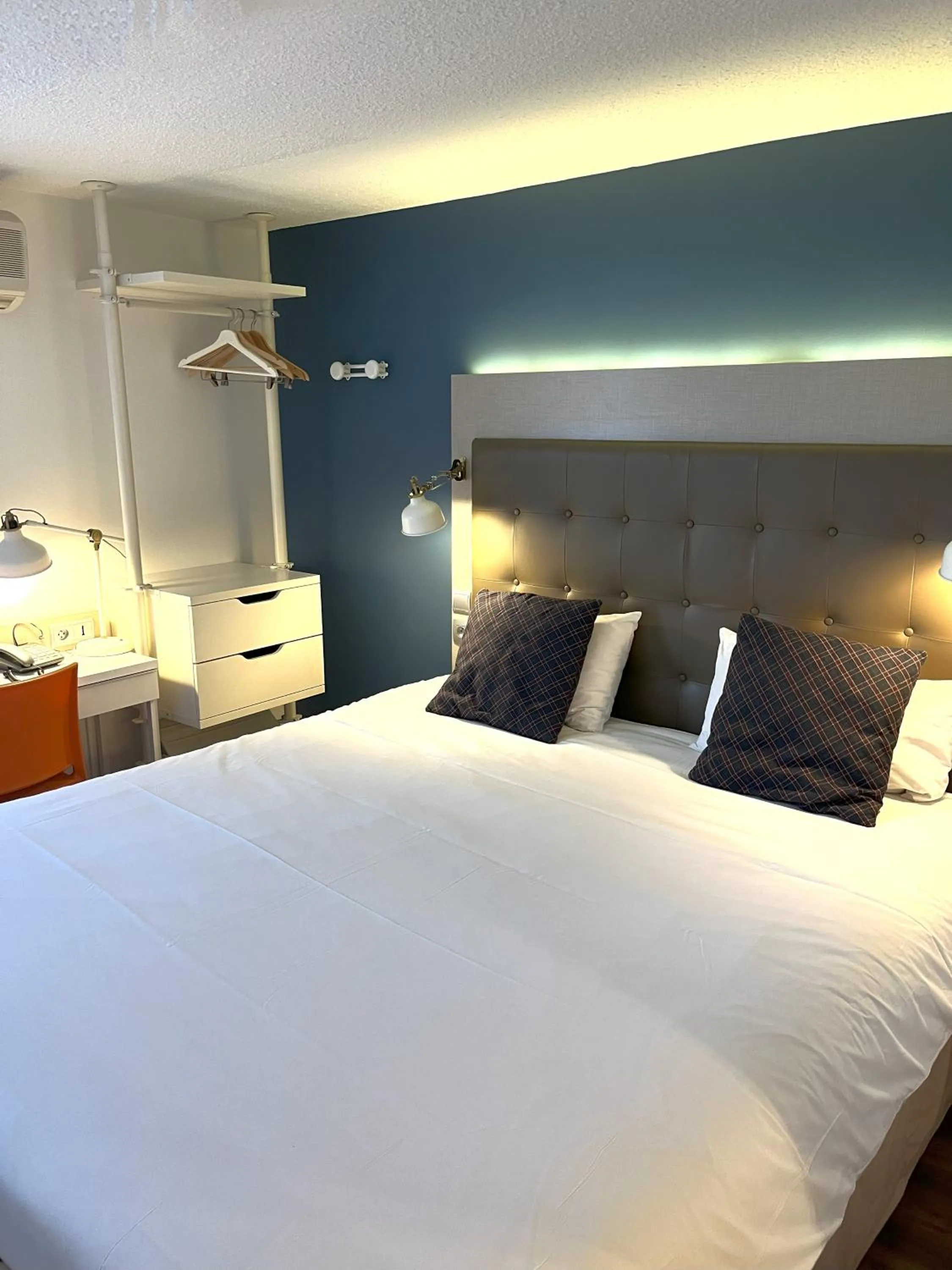 Superior Double Room in Kyriad Argenteuil