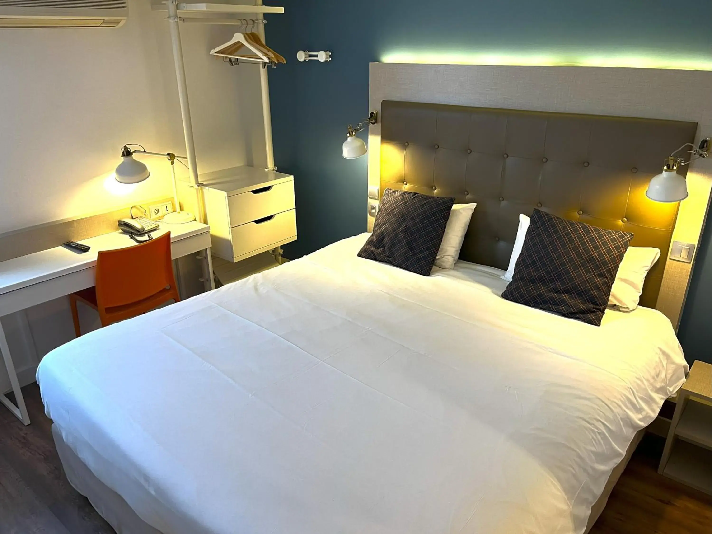 Double Room in Kyriad Argenteuil Double Room in Kyriad Argenteuil