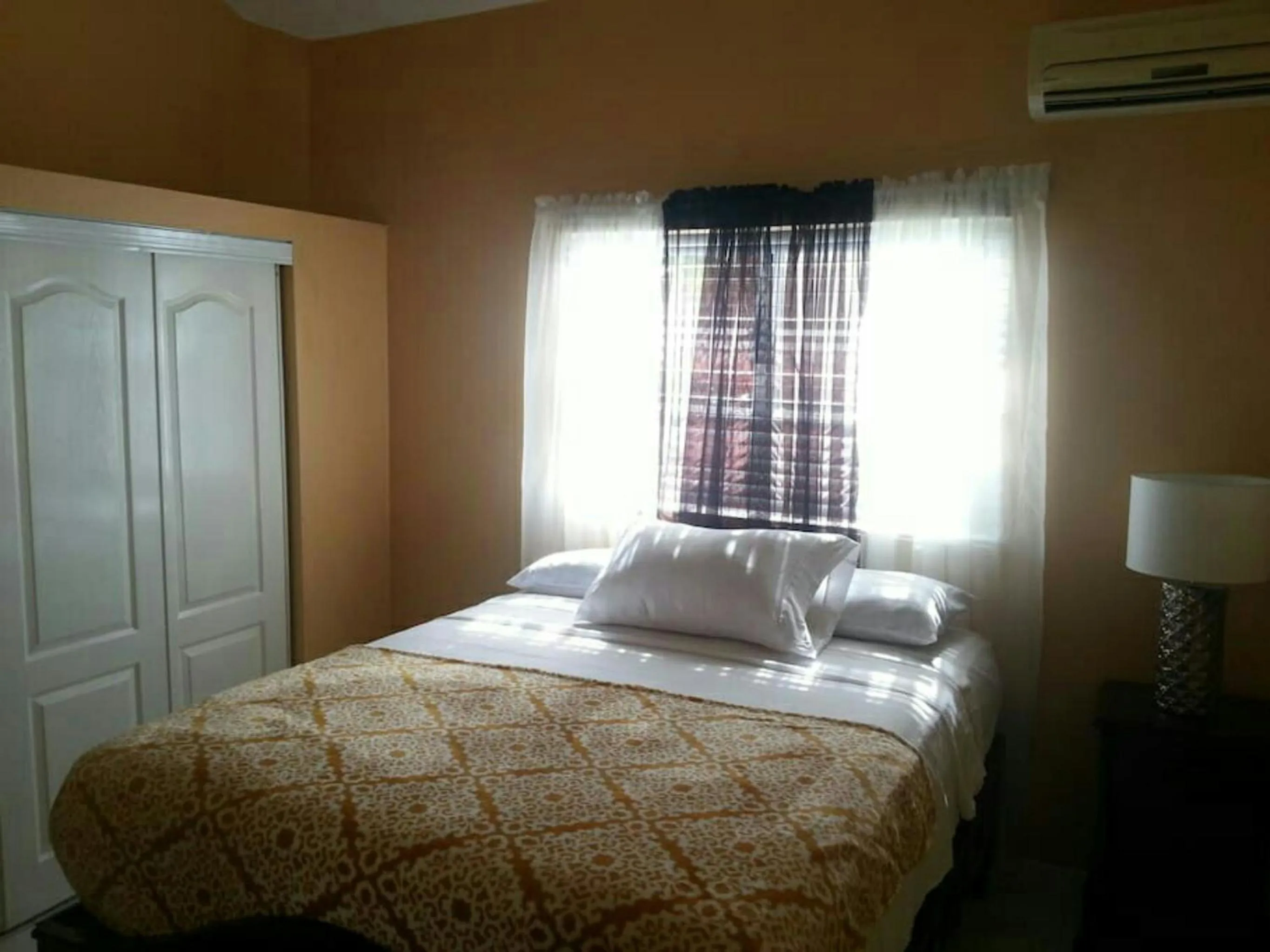 Bedroom, Bed in Caribbean Estate AJ