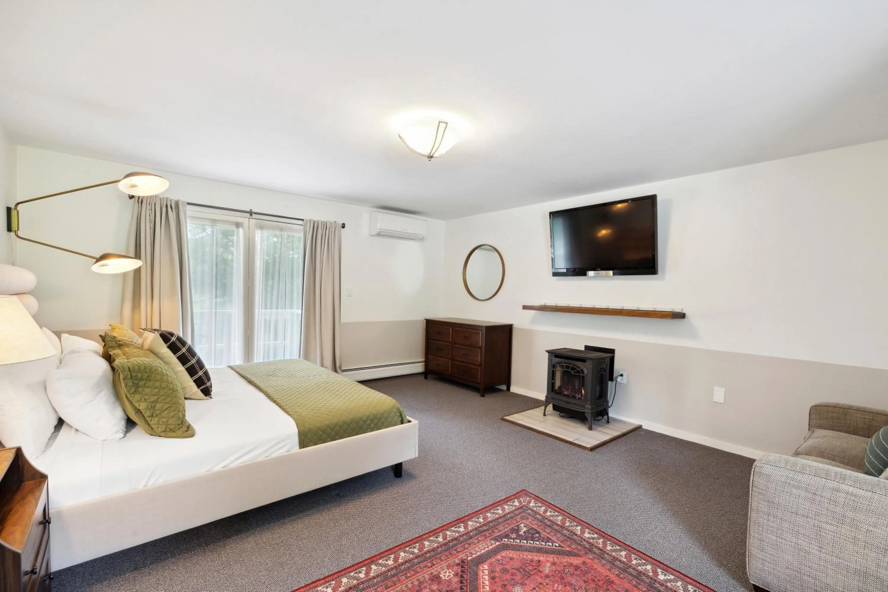 Bedroom in Mountaineer Inn