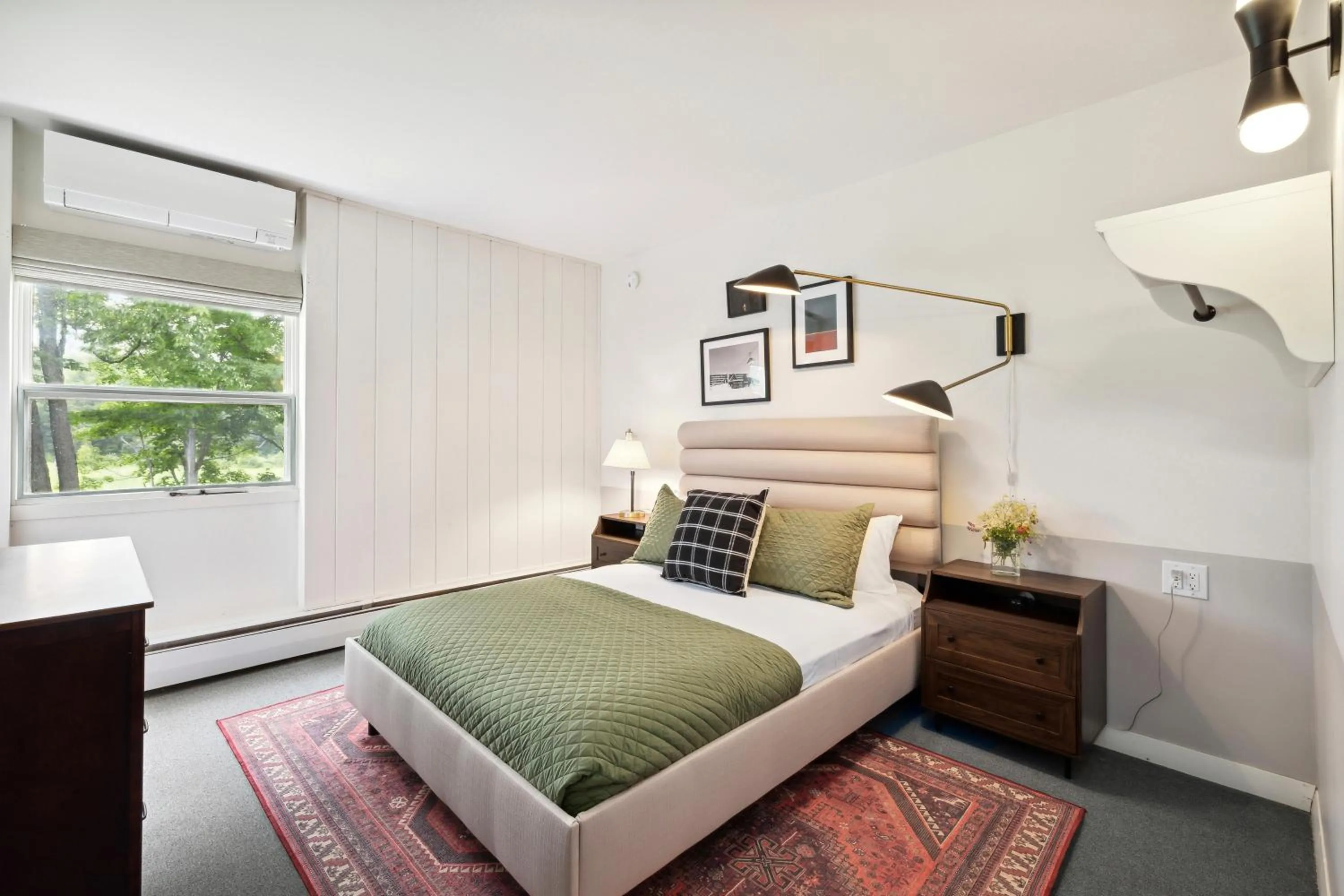 Bed in Mountaineer Inn