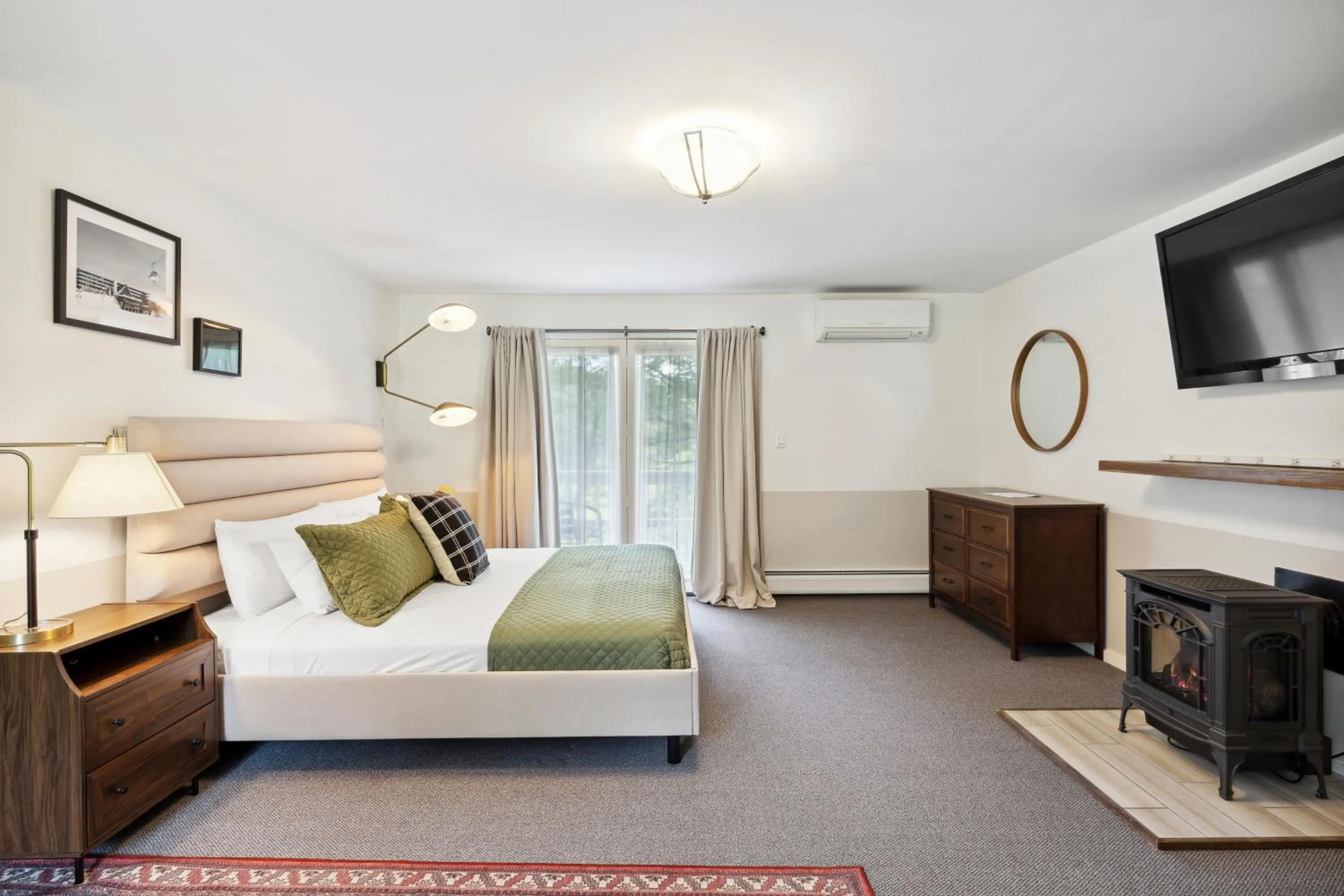 Bed in Mountaineer Inn