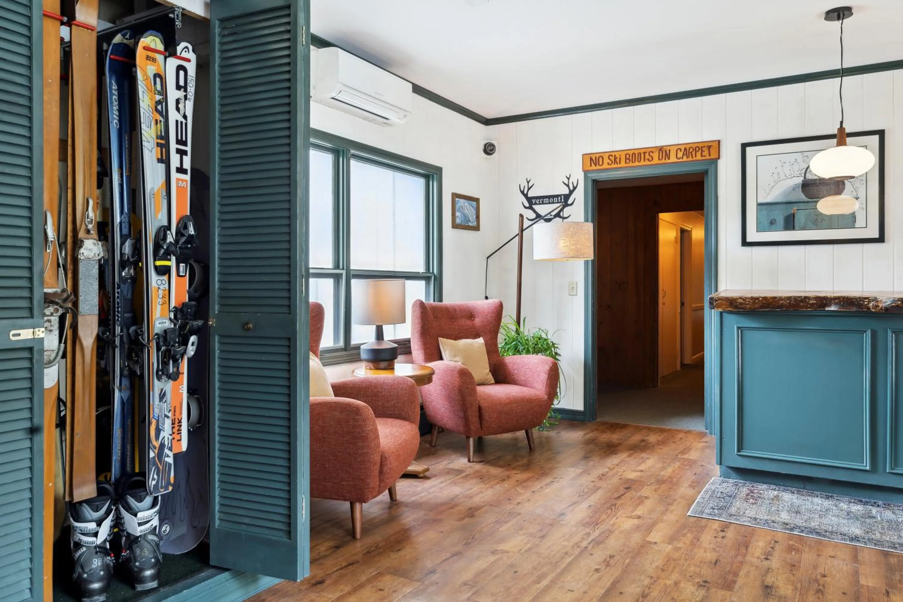 Lobby or reception in Mountaineer Inn