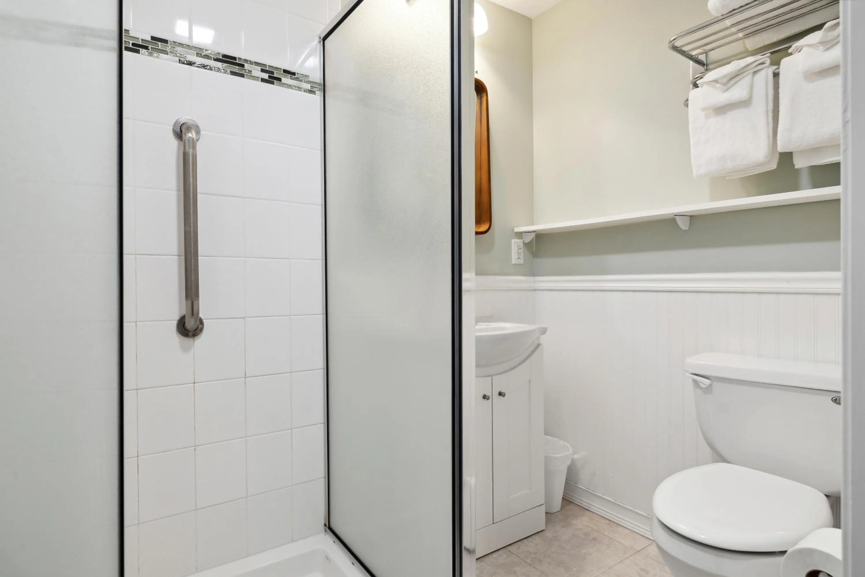 Shower in Mountaineer Inn