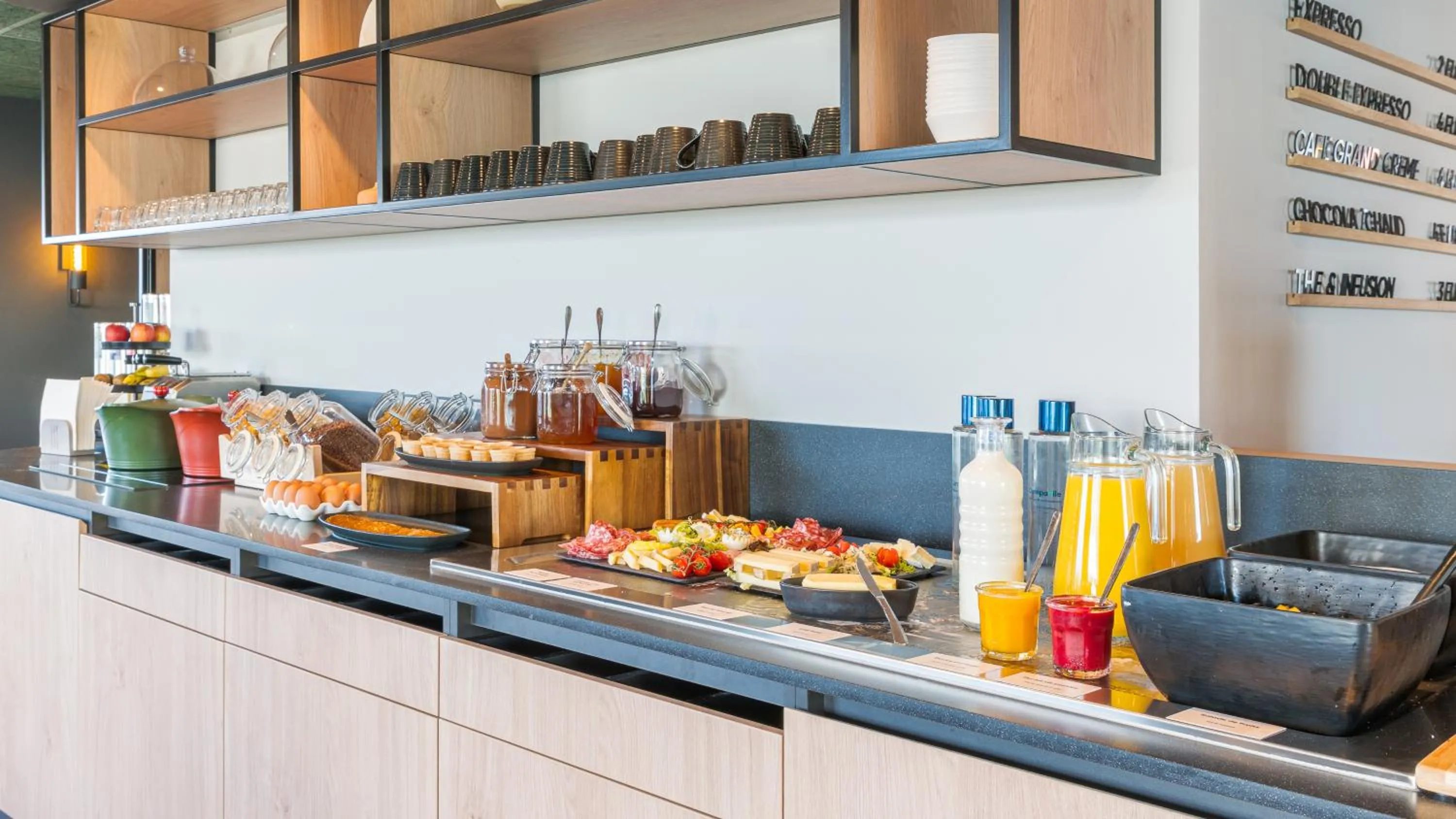 Food and drinks in Campanile NATURE - Lyon Est Bron Eurexpo