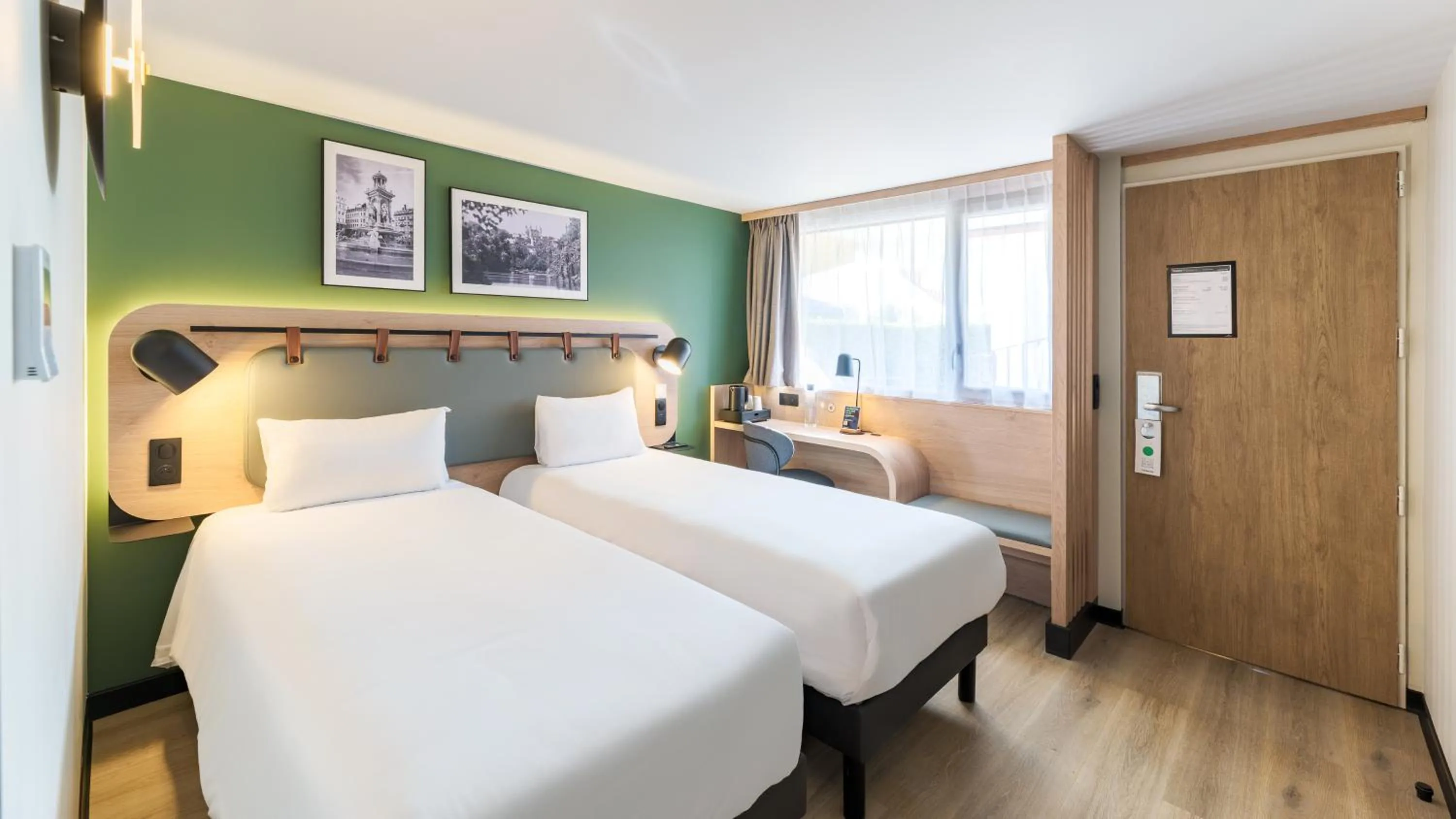 Bed in Campanile NATURE - Lyon Est Bron Eurexpo