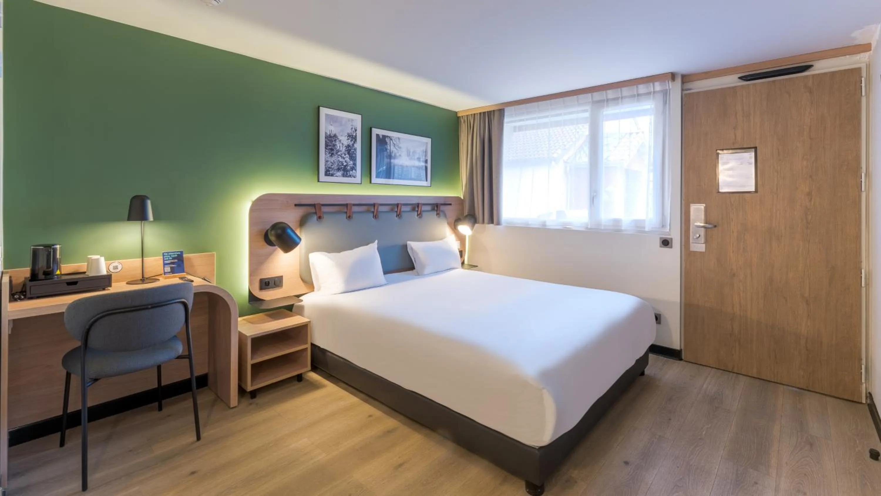 Coffee/tea facilities, Bed in Campanile NATURE - Lyon Est Bron Eurexpo