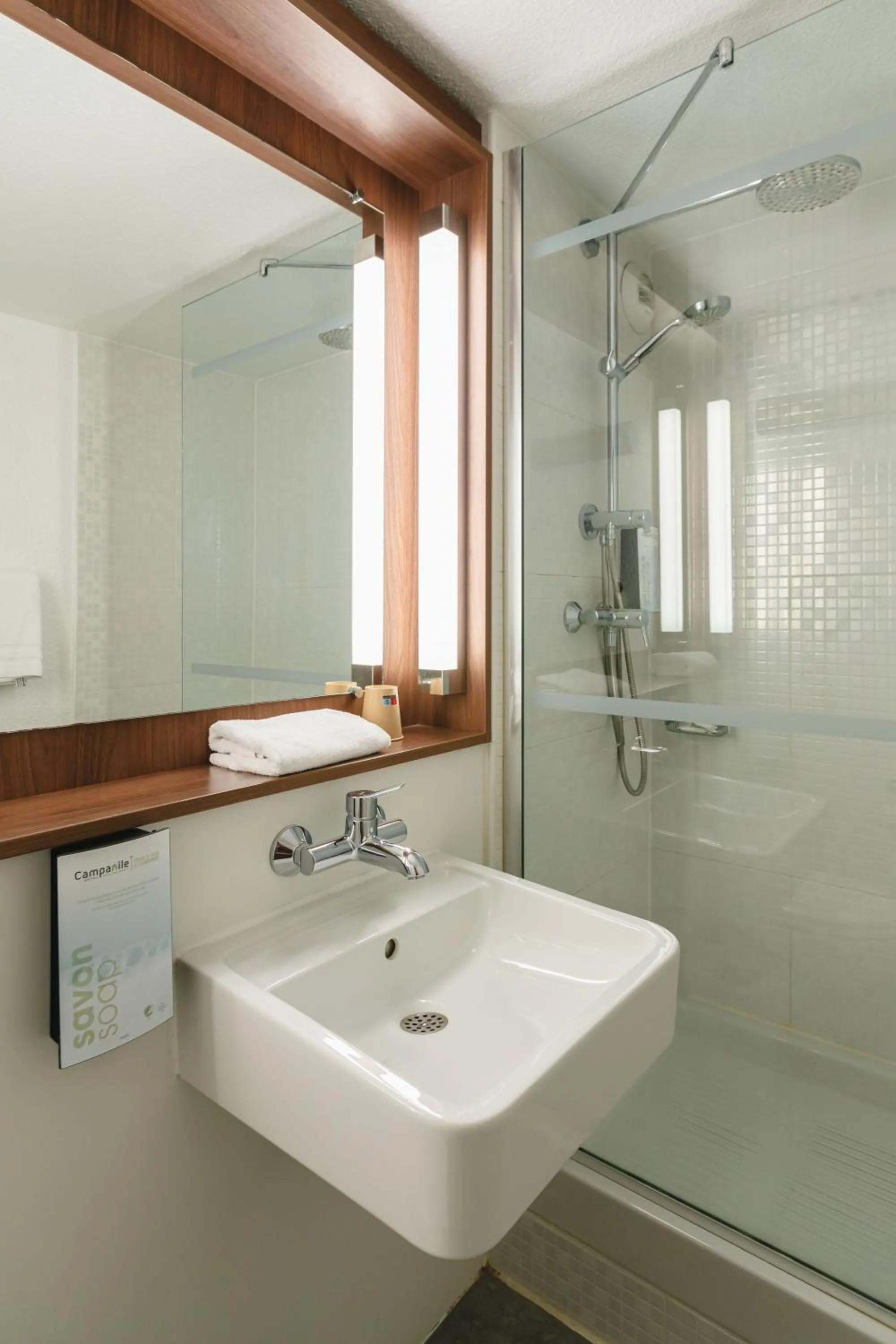 Bathroom in Campanile NATURE - Lyon Est Bron Eurexpo