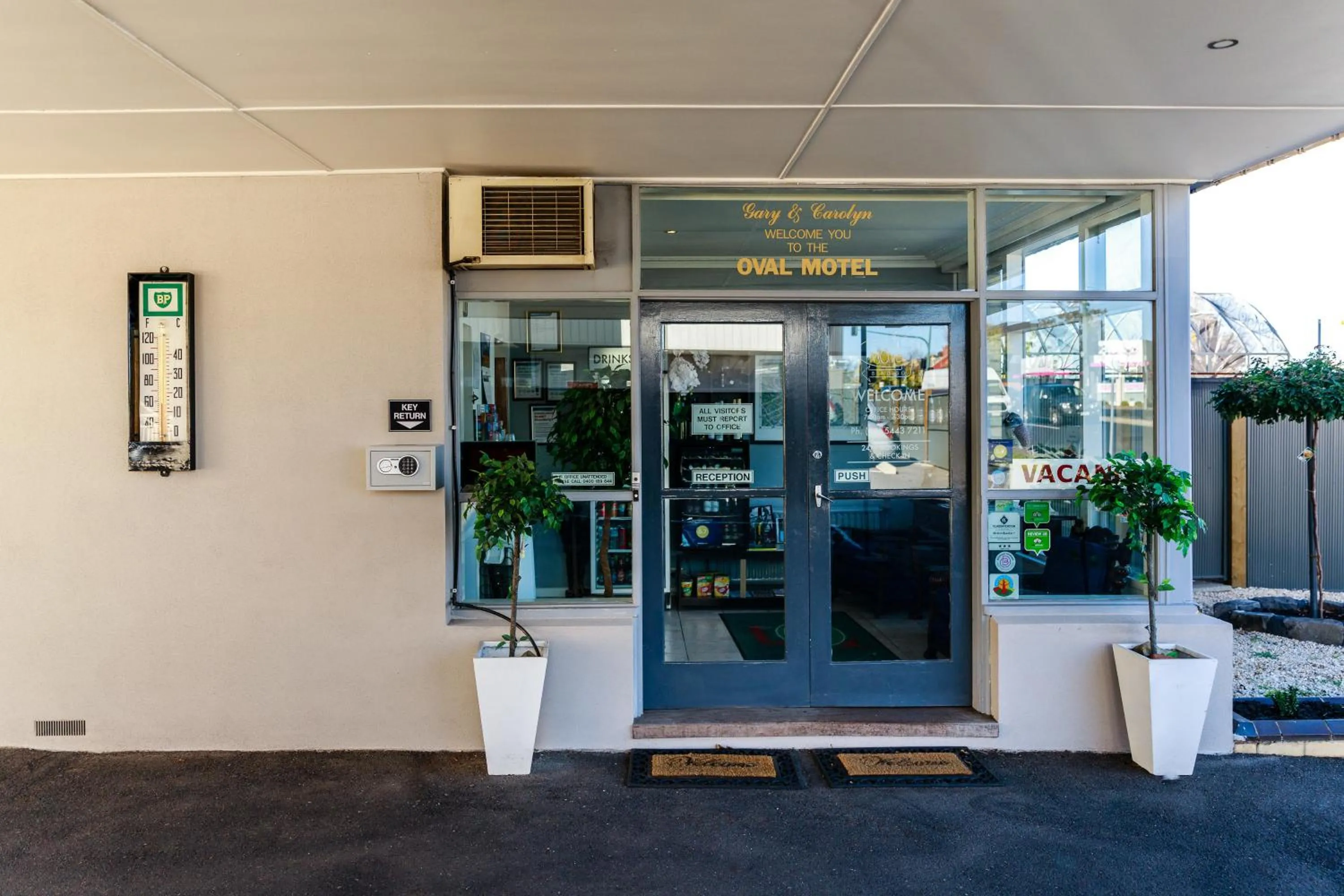 Facade/entrance in Bendigo Oval Motel