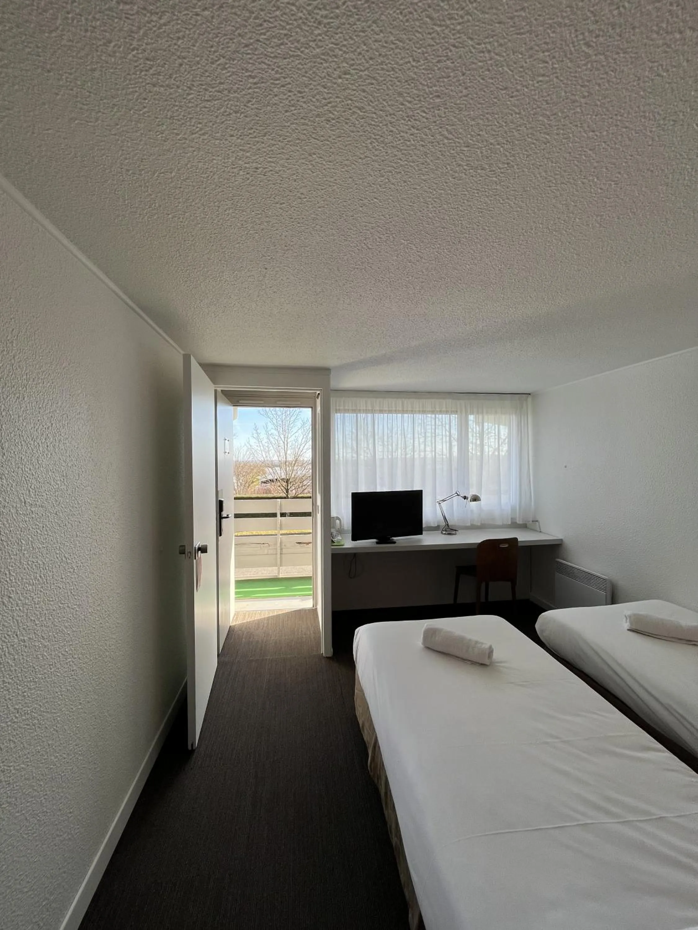 TV and multimedia, Bed in The Originals City, Hôtel Mâcon Nord