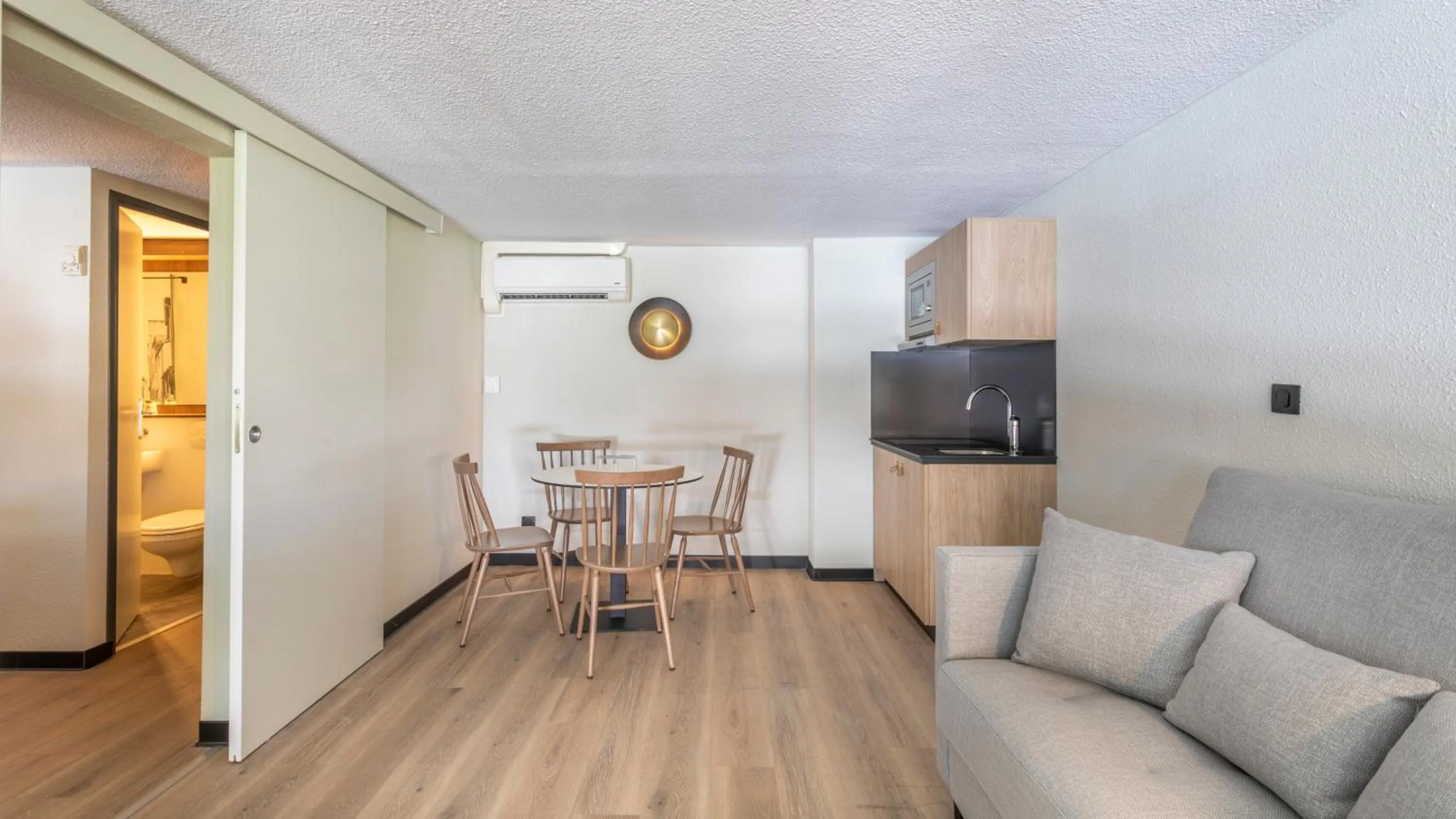 Kitchen or kitchenette in Campanile NATURE - Marseille Saint-Antoine