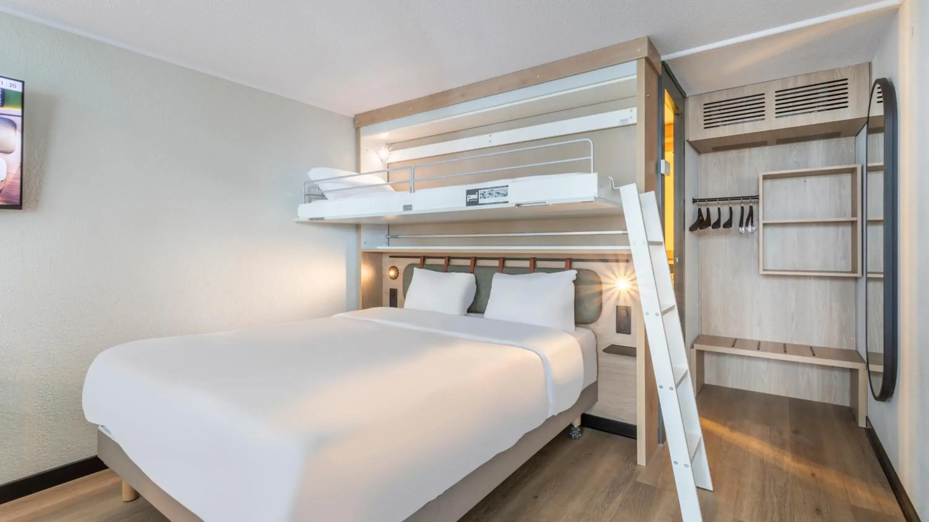 Standard Room - 1 Queen Bed 1 Bunk Bed in Campanile NATURE - Marseille Saint-Antoine Standard Room - 1 Queen Bed 1 Bunk Bed in Campanile NATURE - Marseille Saint-Antoine