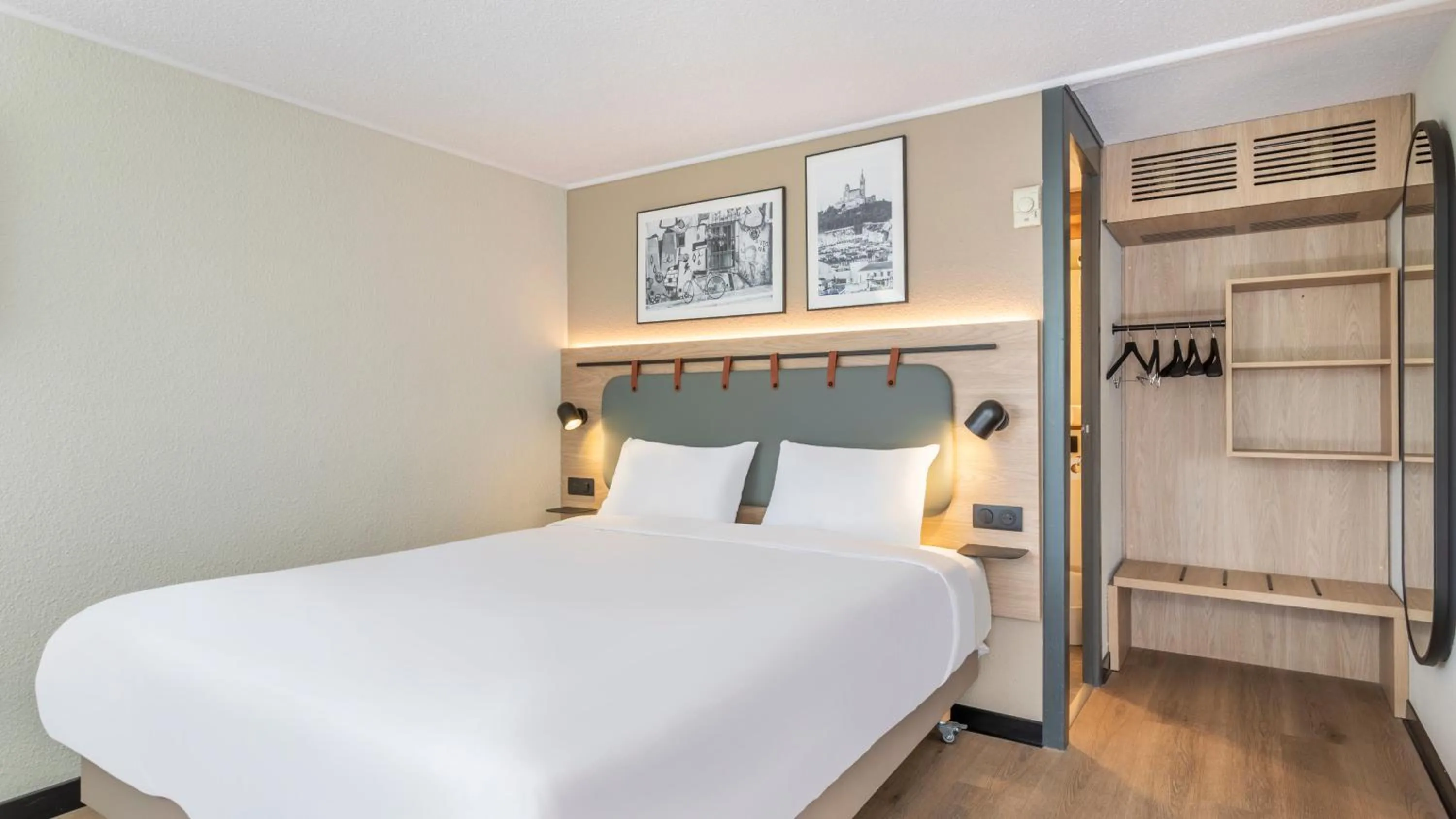 Photo of the whole room, Bed in Campanile NATURE - Marseille Saint-Antoine