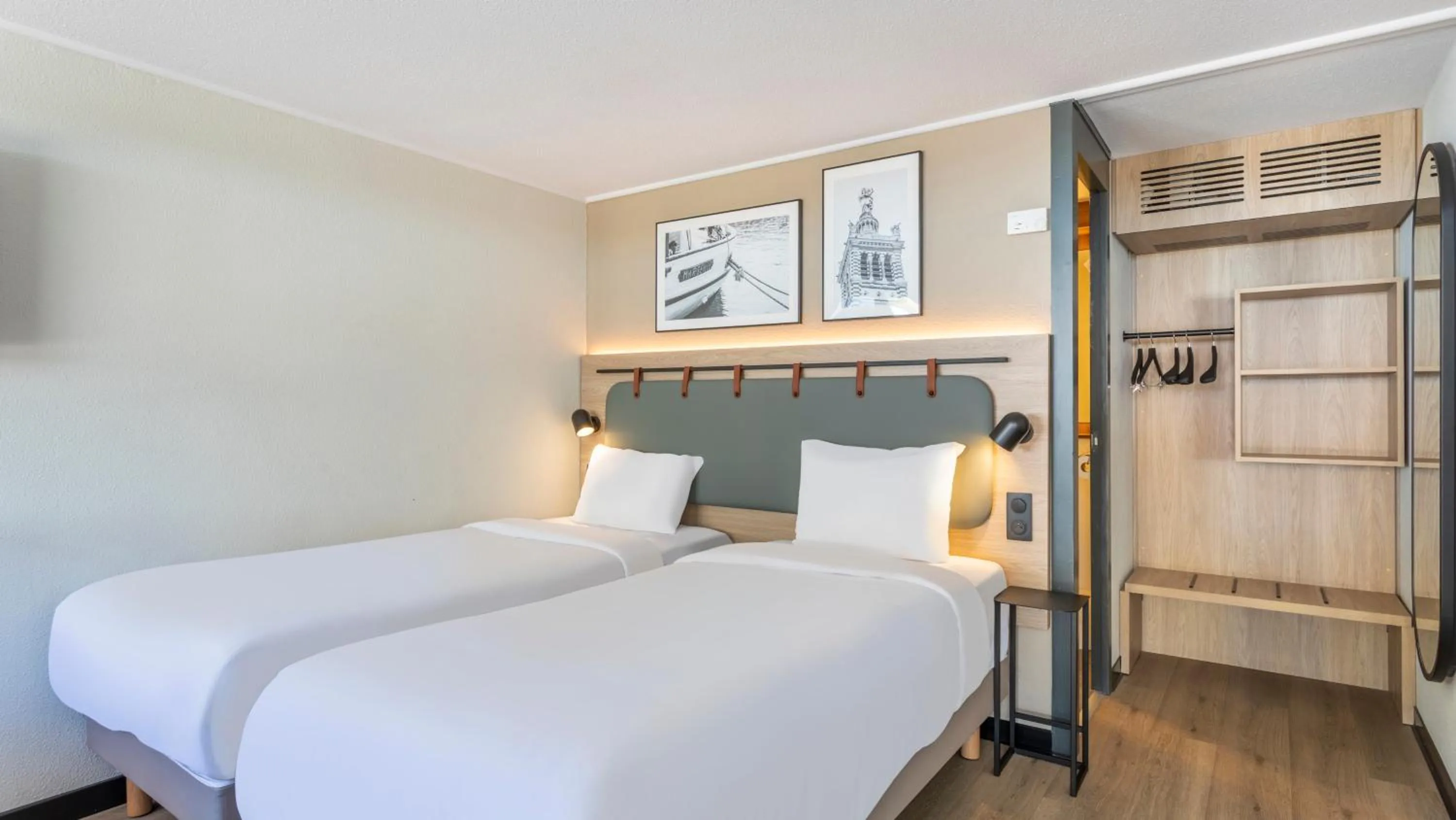 Photo of the whole room, Bed in Campanile NATURE - Marseille Saint-Antoine