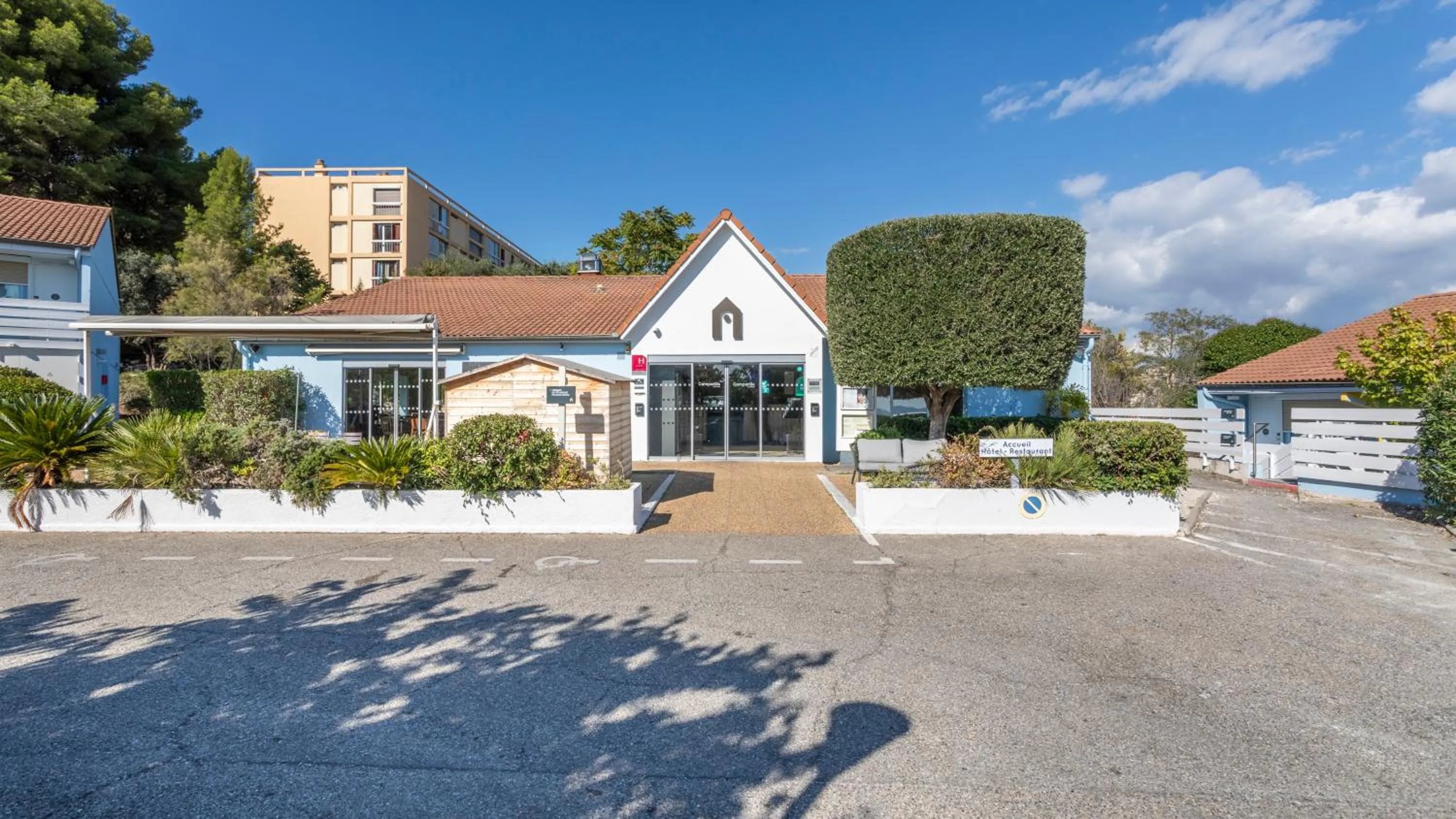 Facade/entrance in Campanile NATURE - Marseille Saint-Antoine