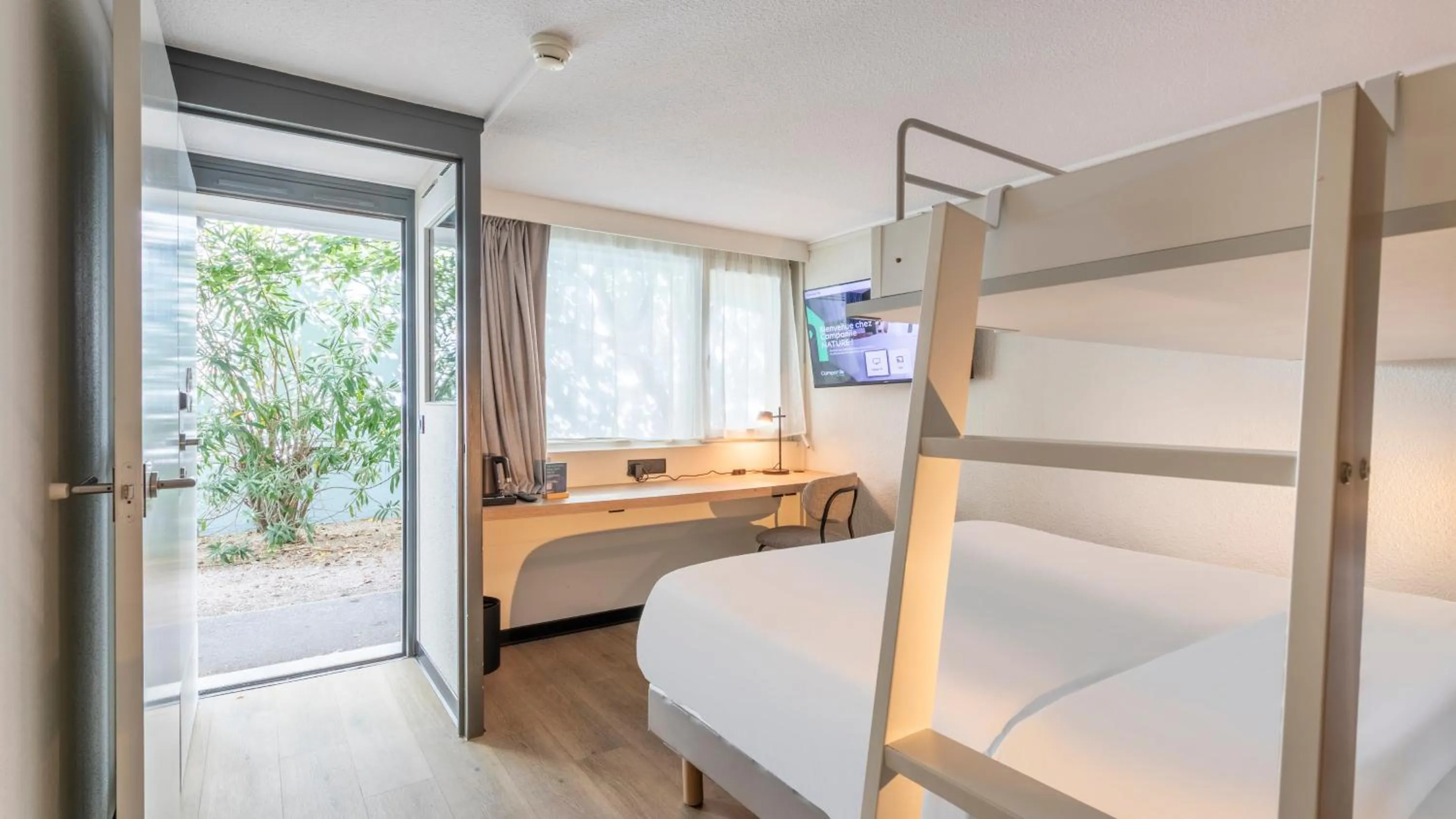 Photo of the whole room, Bed in Campanile NATURE - Marseille Saint-Antoine