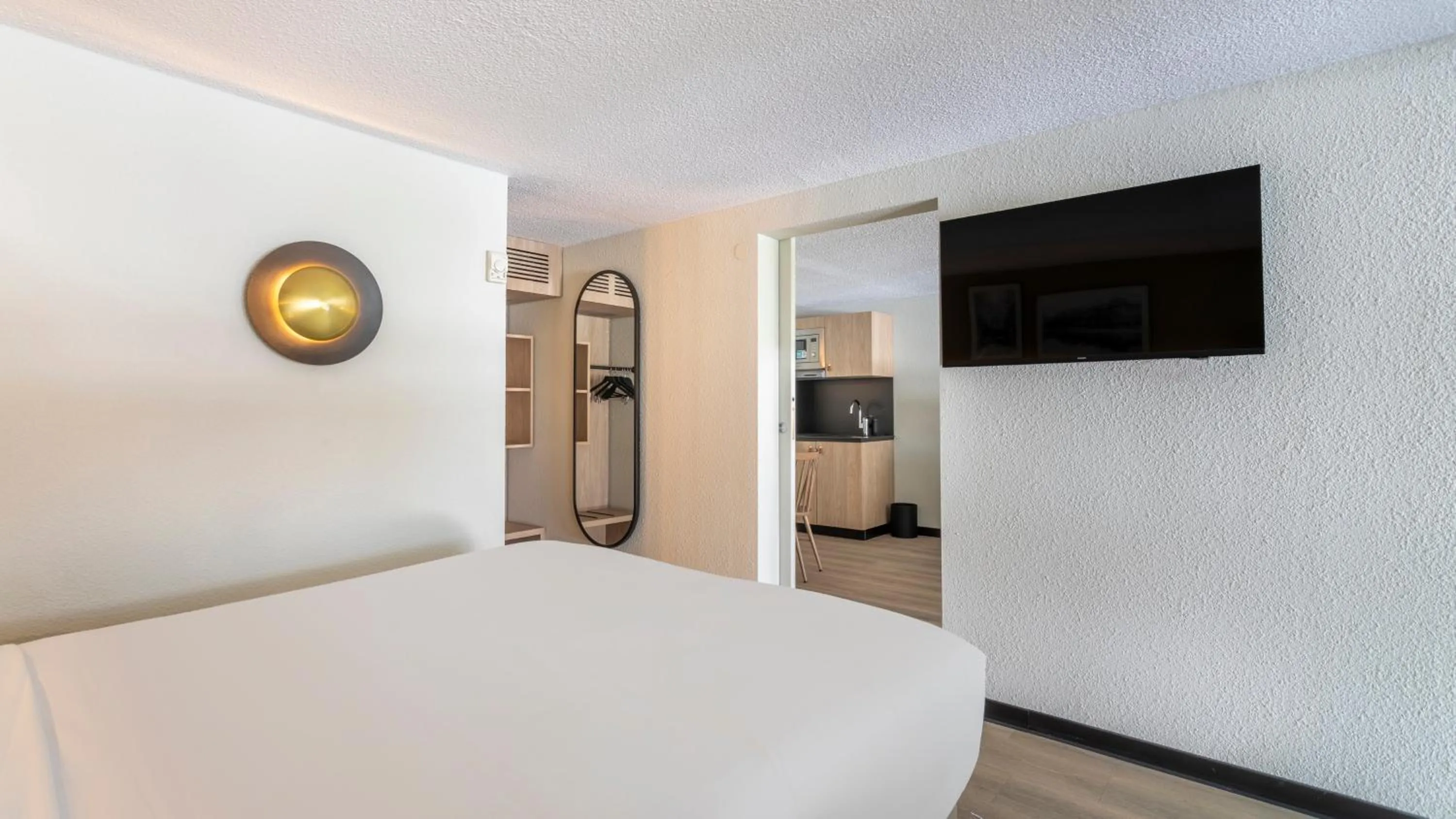 Photo of the whole room, Bed in Campanile NATURE - Marseille Saint-Antoine