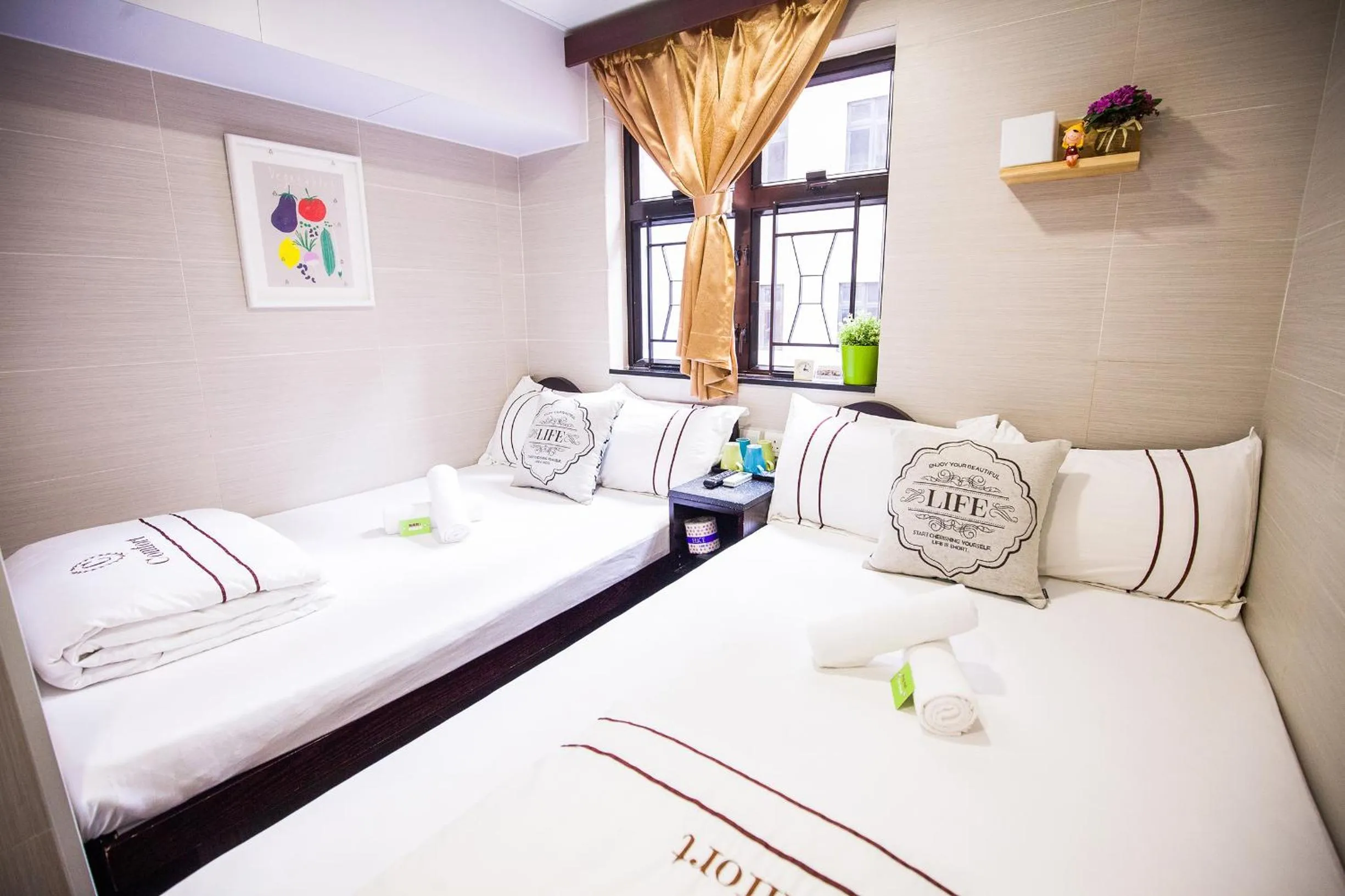 Photo of the whole room, Bed in Smiley Inn