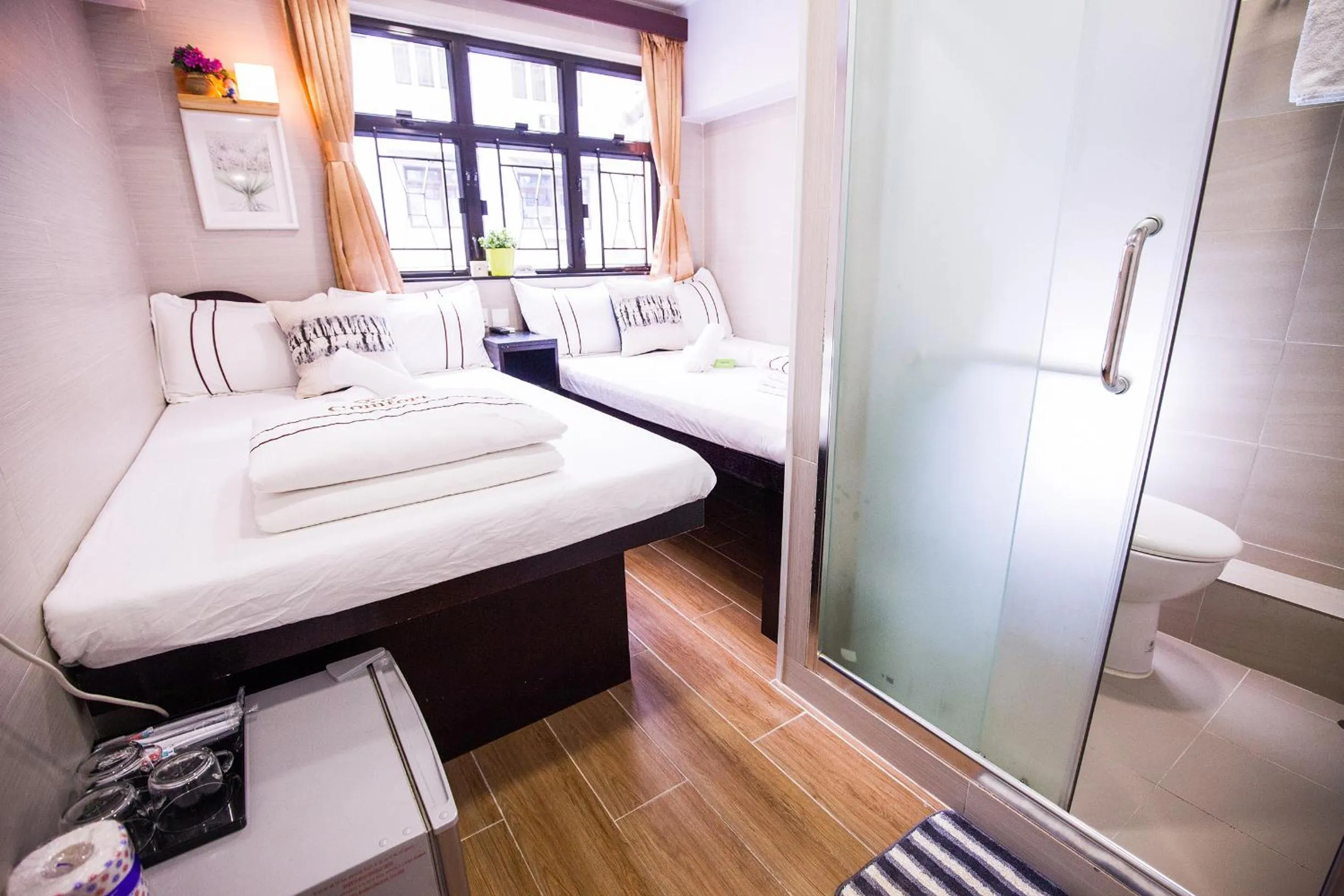 Bedroom, Bed in Smiley Inn