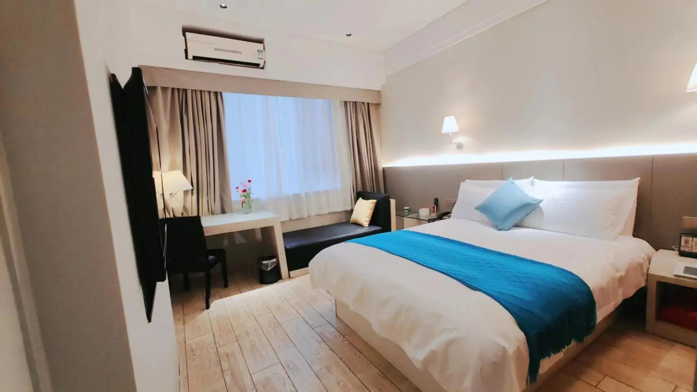 Deluxe Queen Room in Hansen Hotel Deluxe Queen Room in Hansen Hotel