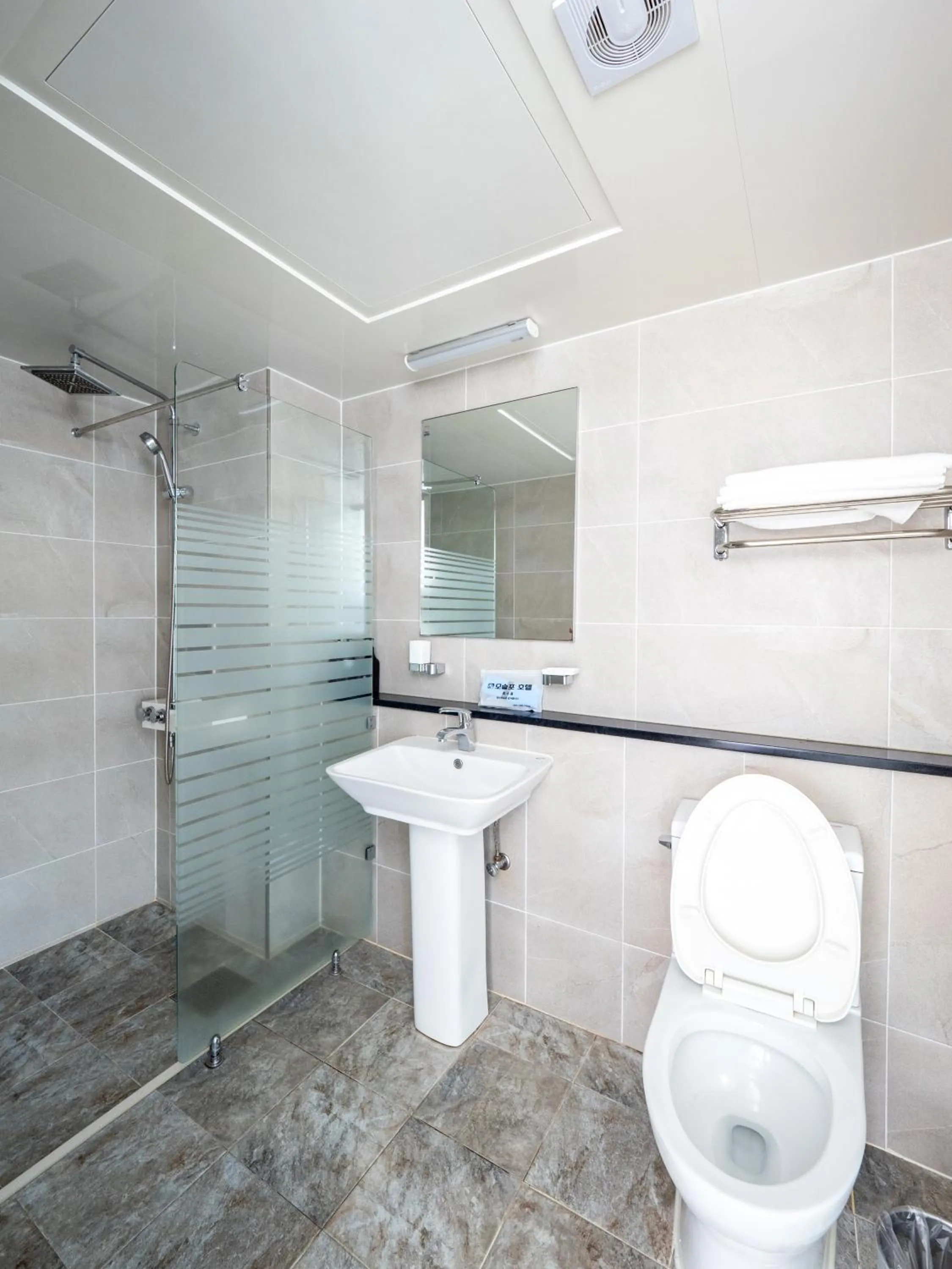 Toilet in Jeju Moseulpo Hotel