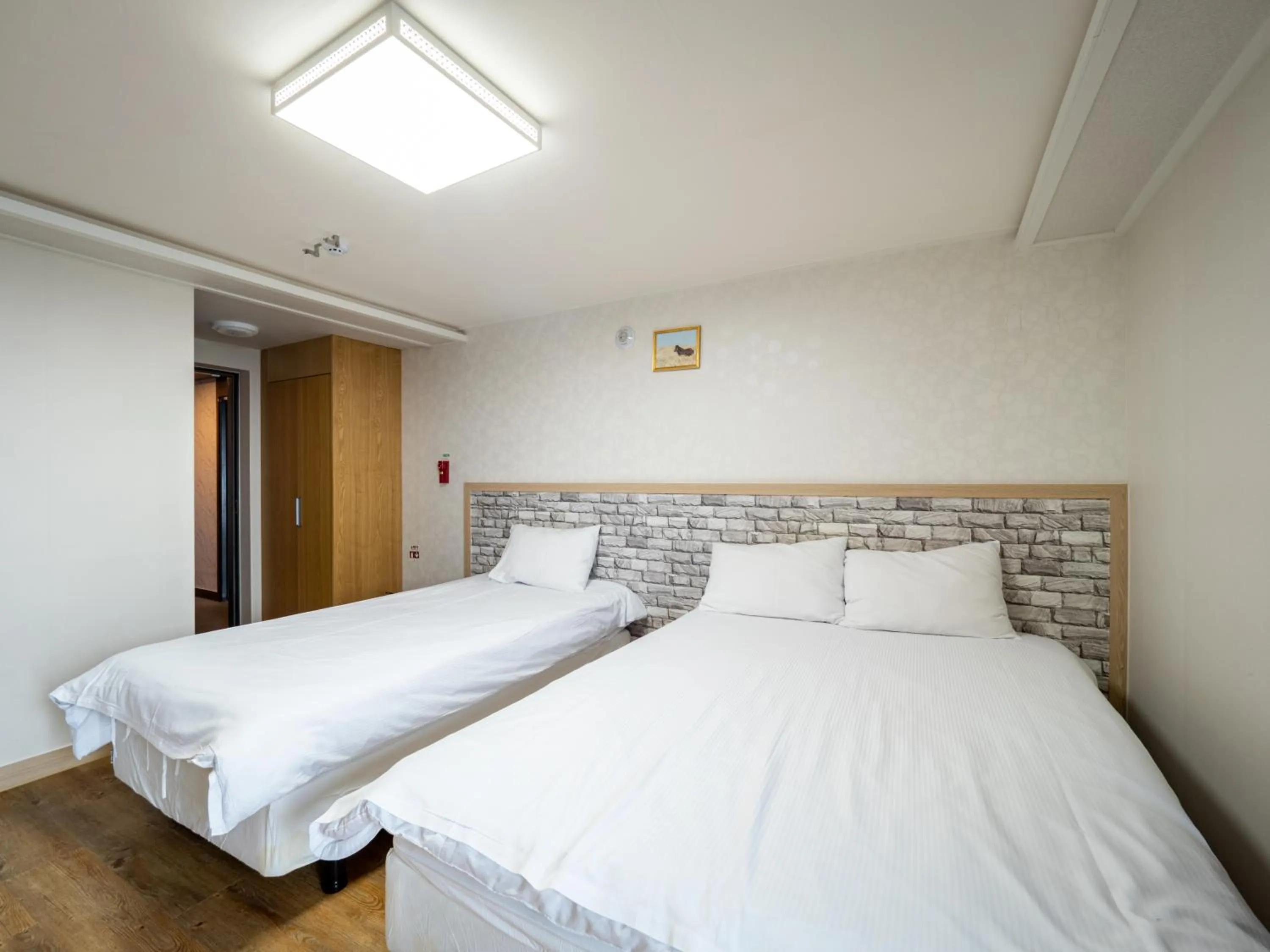 Photo of the whole room, Bed in Jeju Moseulpo Hotel