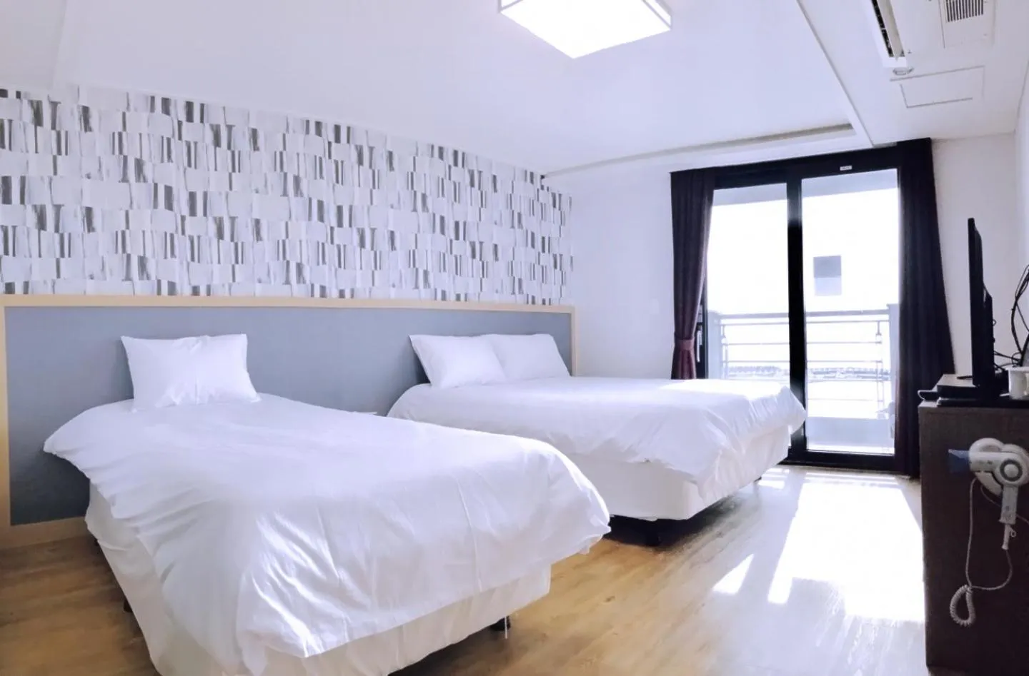 Photo of the whole room, Bed in Jeju Moseulpo Hotel