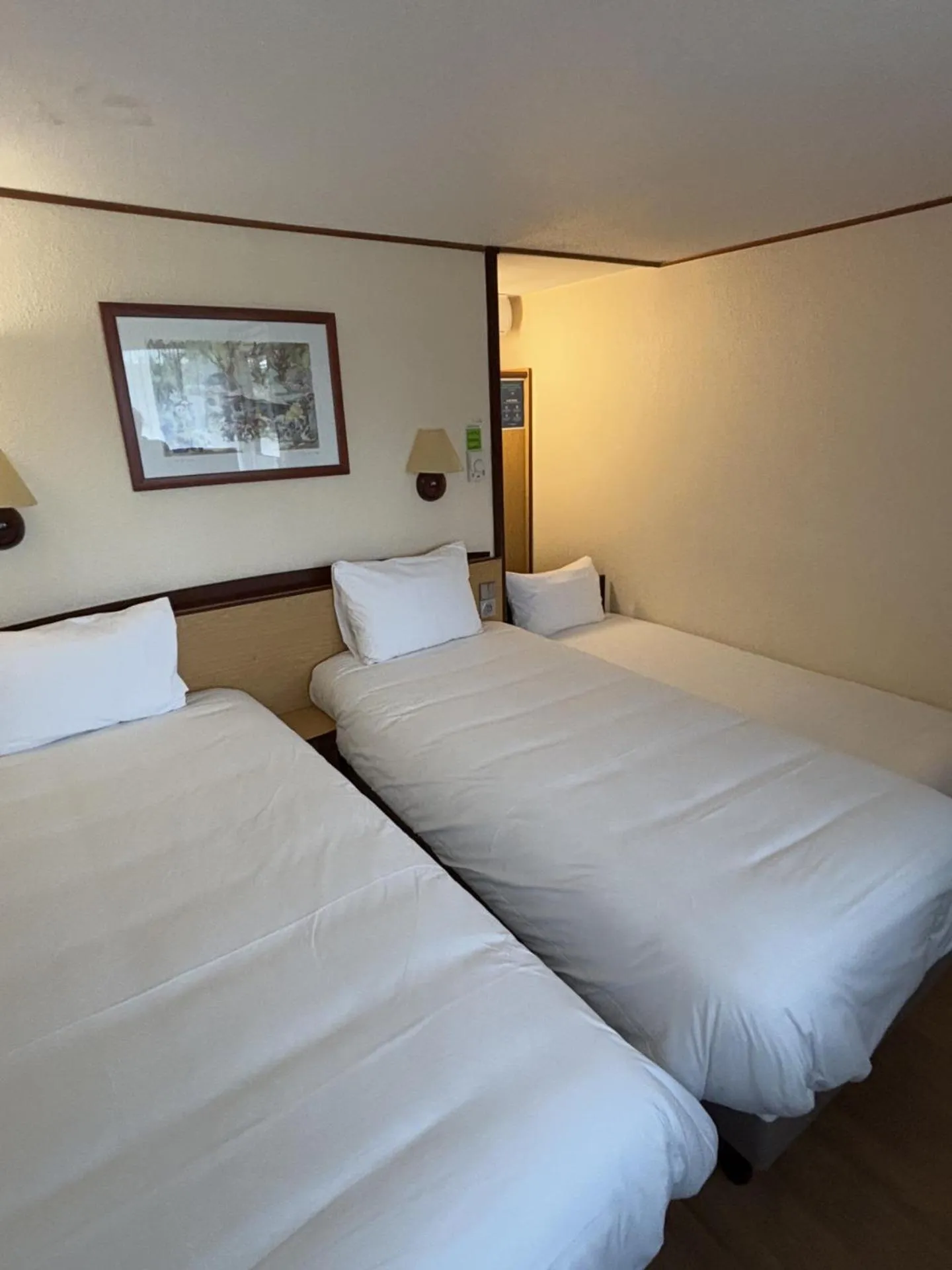 Photo of the whole room, Bed in Campanile Moulins Avermes