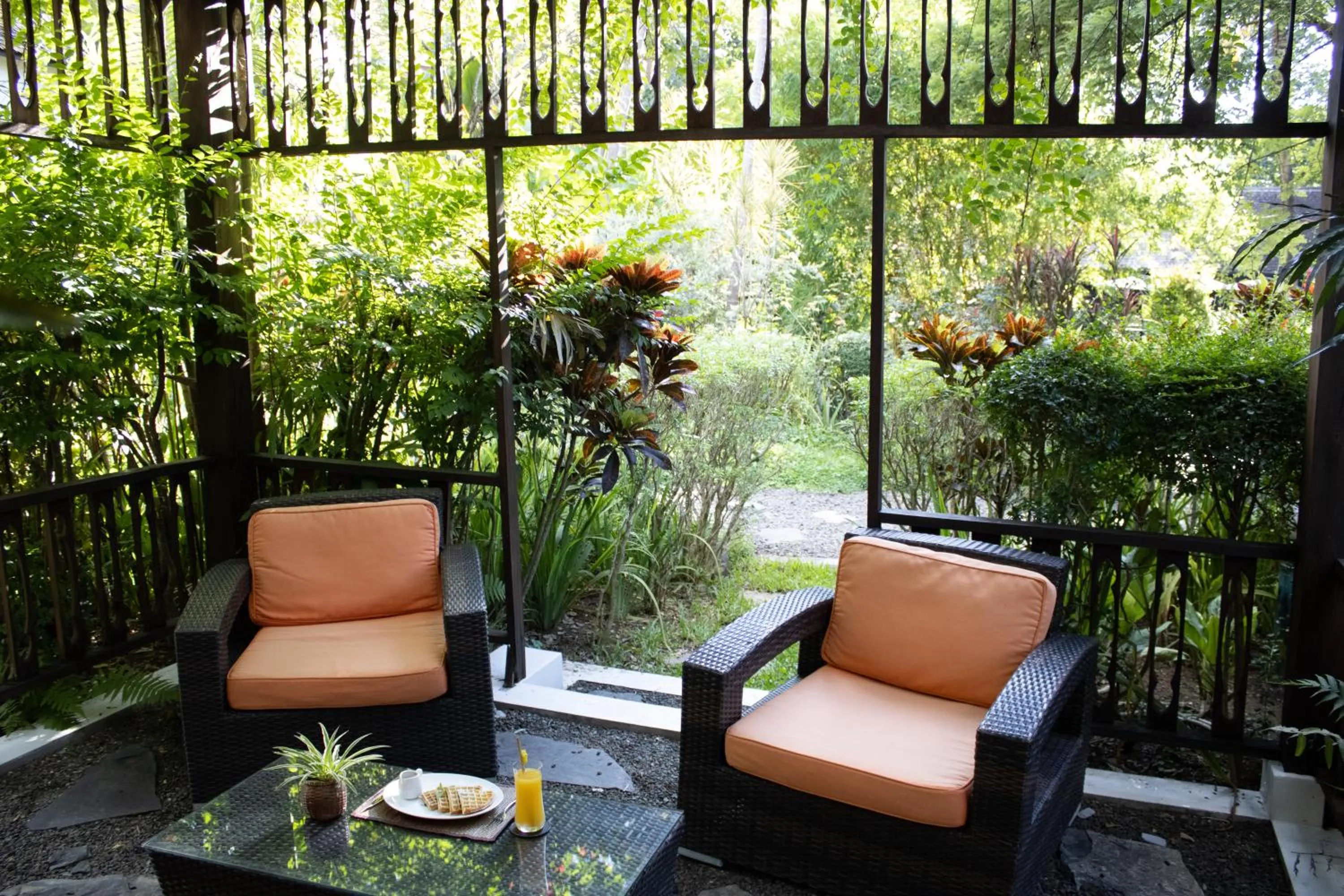 Garden in Parasol Blanc