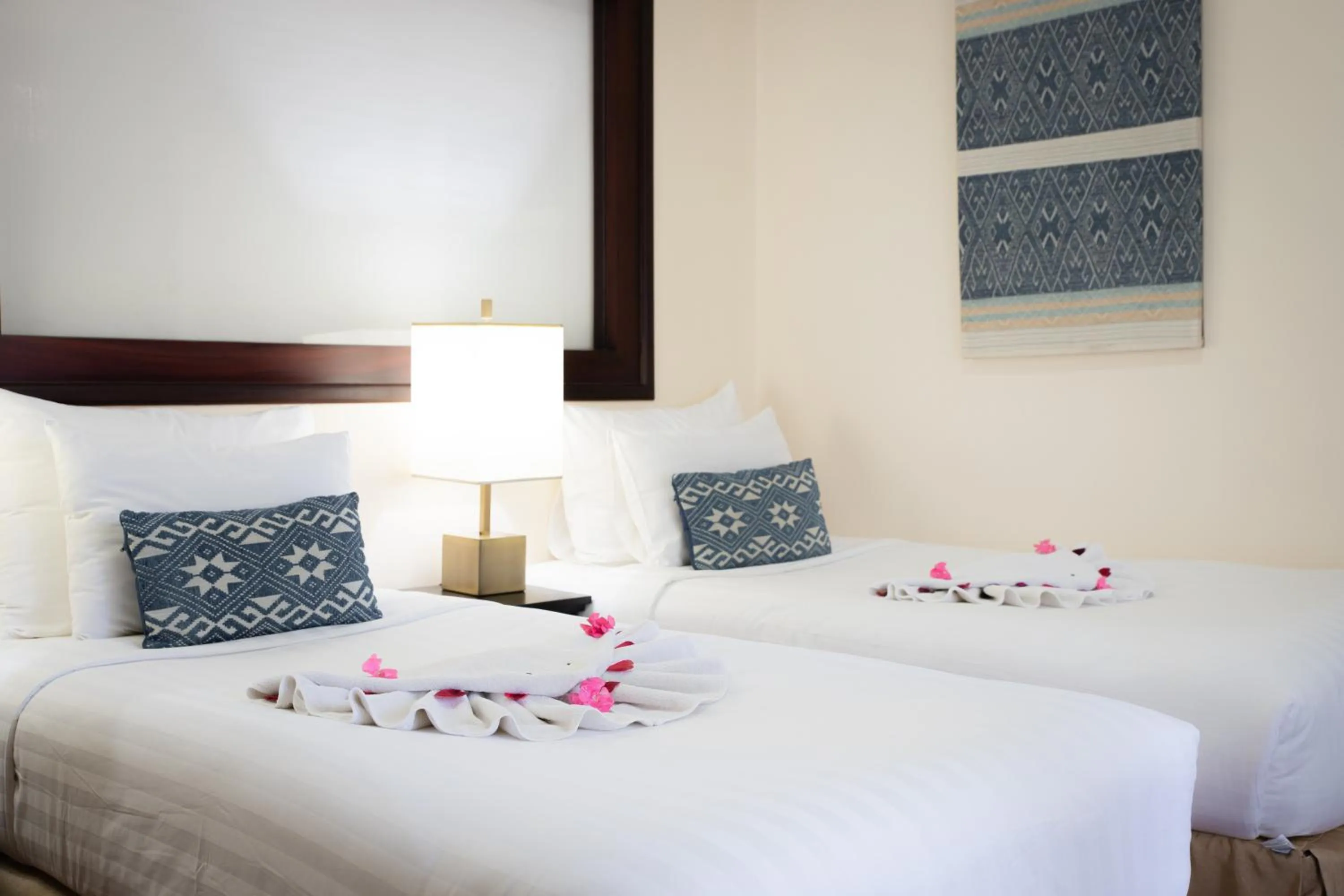 Bedroom, Bed in Parasol Blanc