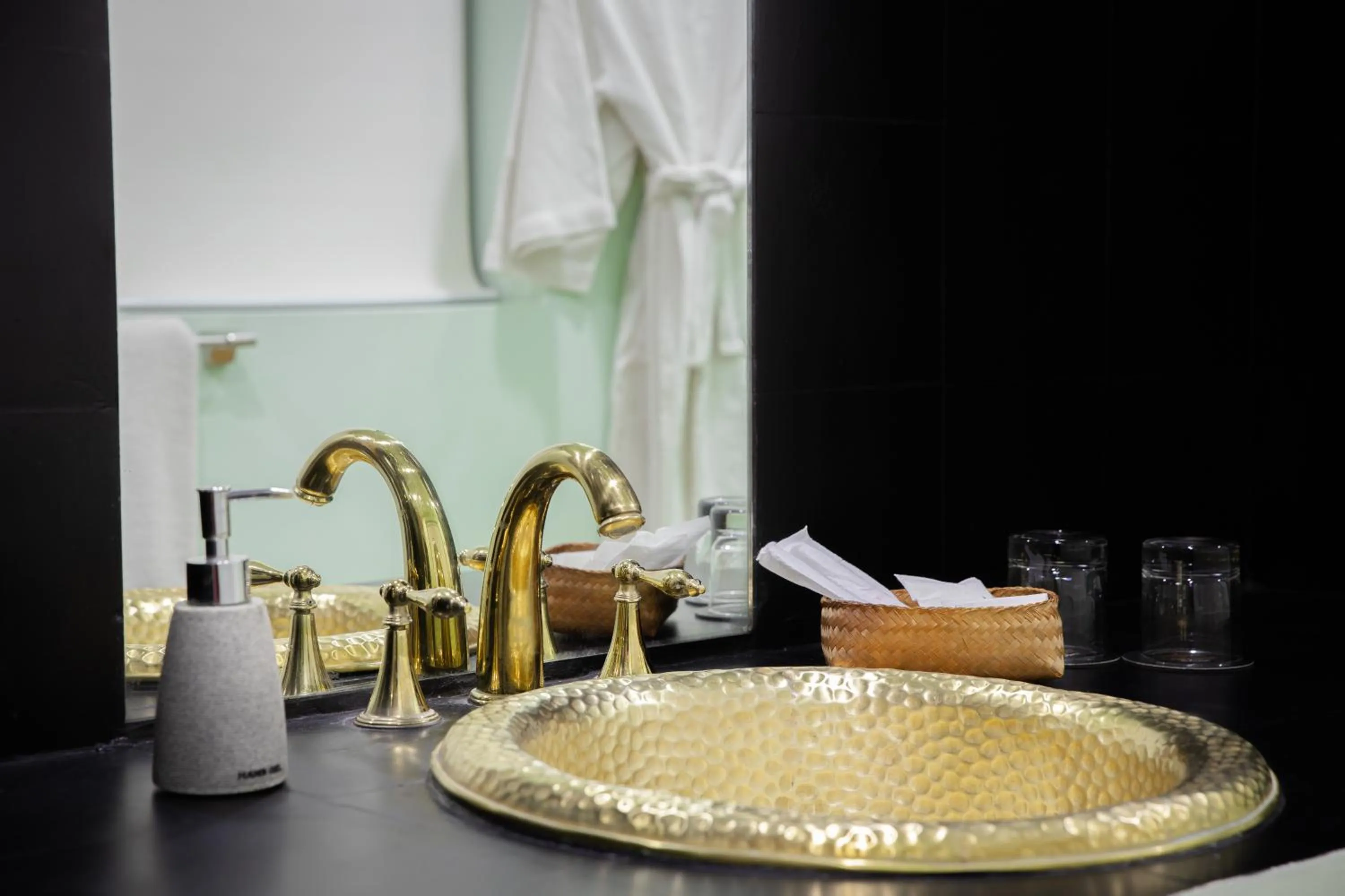 Property building in Parasol Blanc