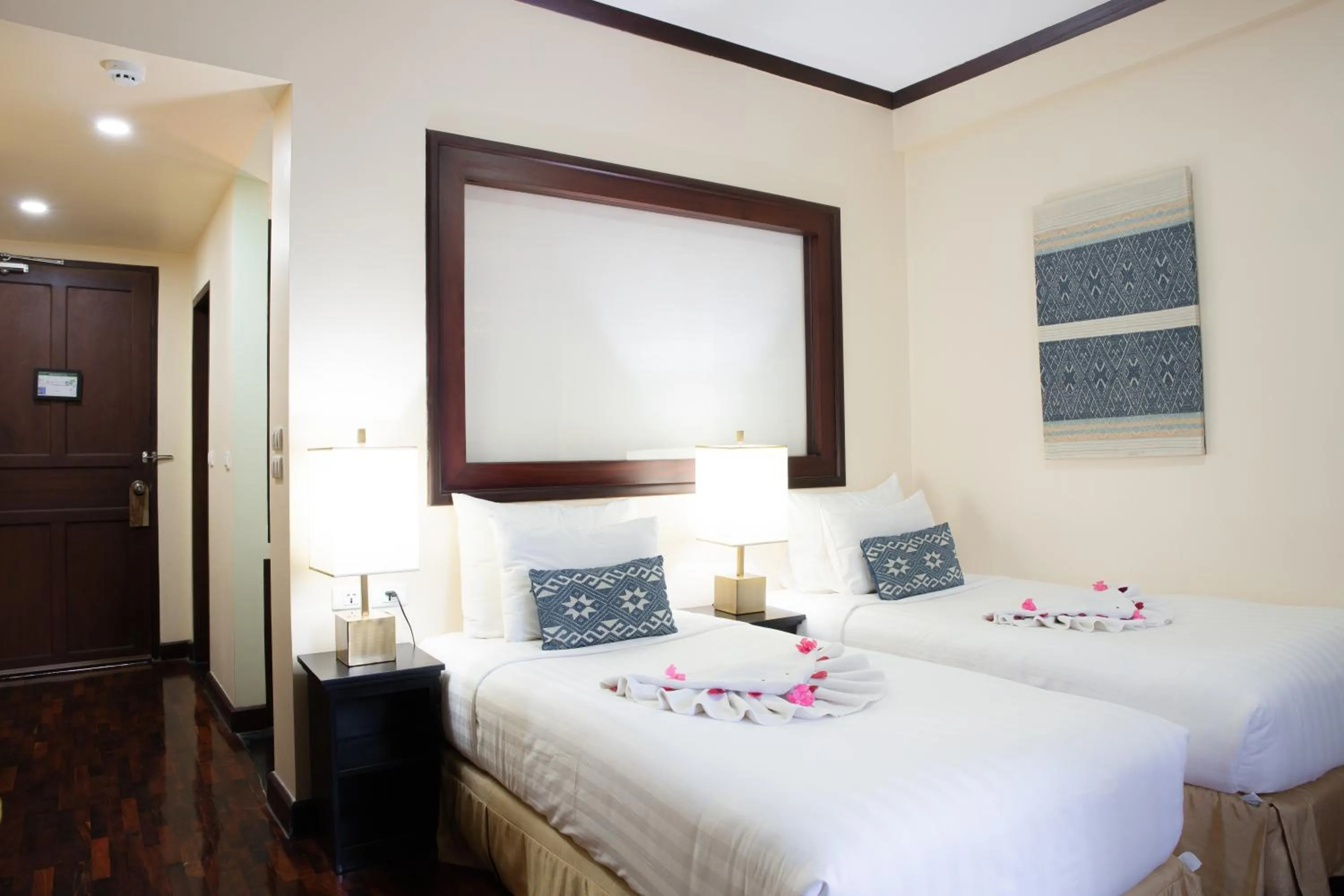 Bedroom, Bed in Parasol Blanc