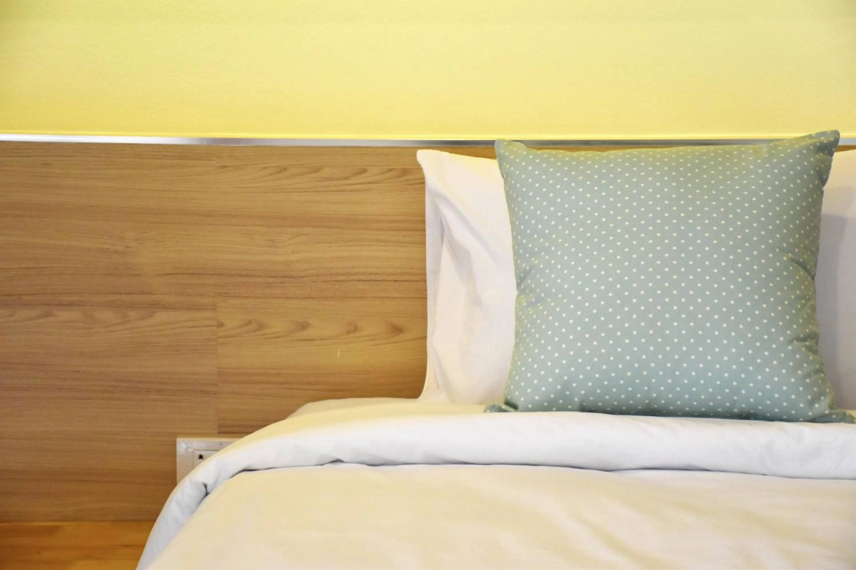 Day, Bed in TUCK Me iN