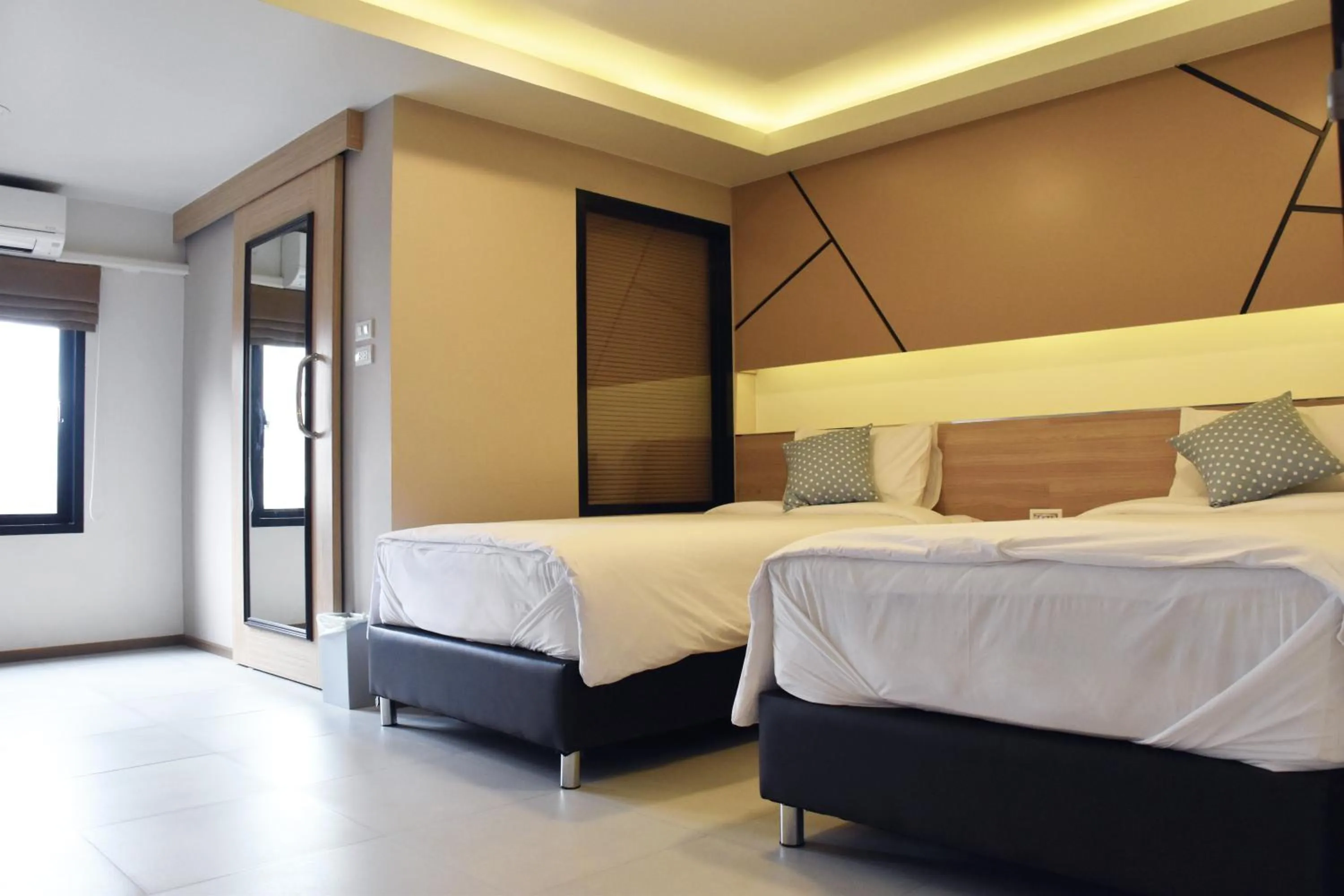 Day, Bed in TUCK Me iN