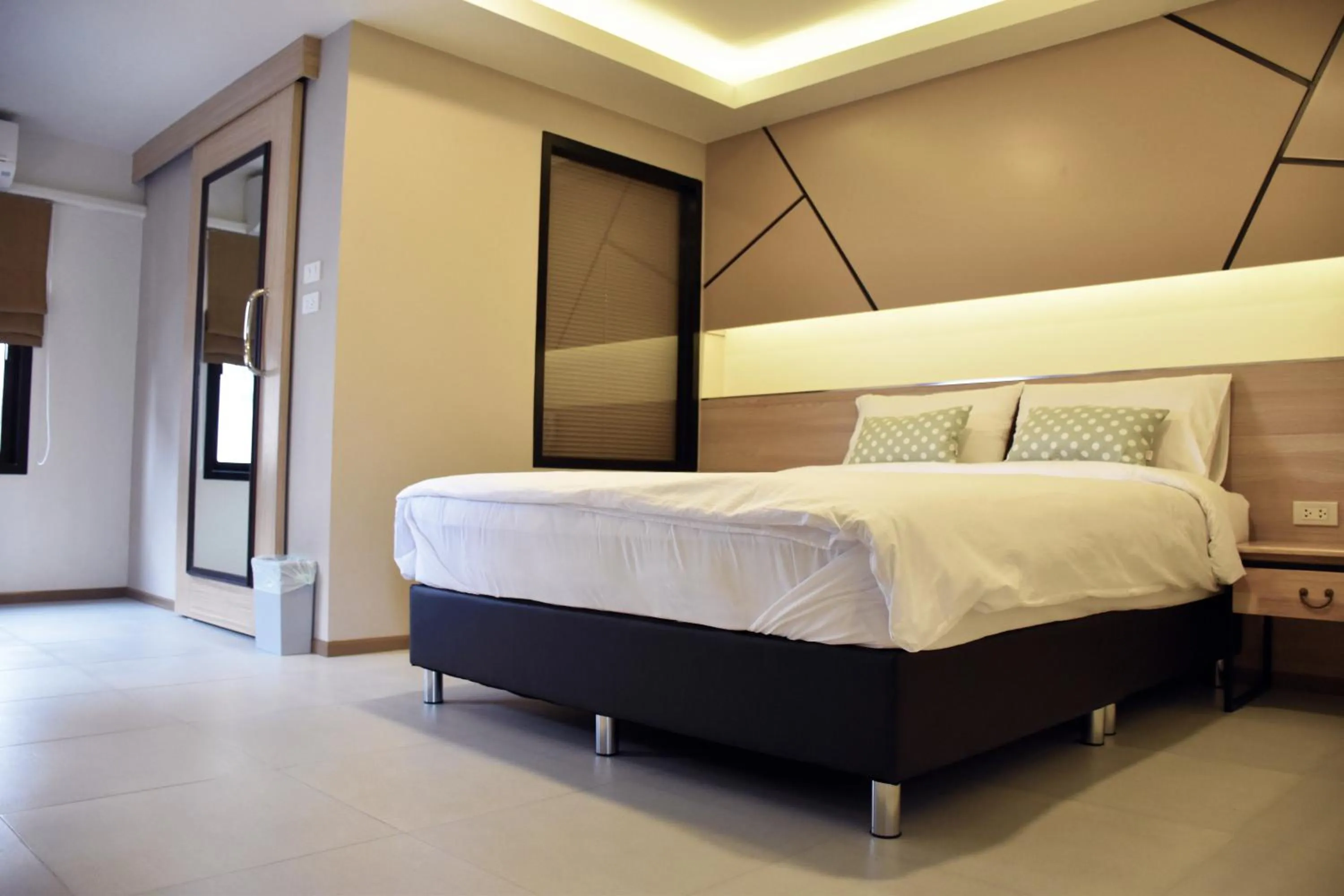 Spring, Bed in TUCK Me iN