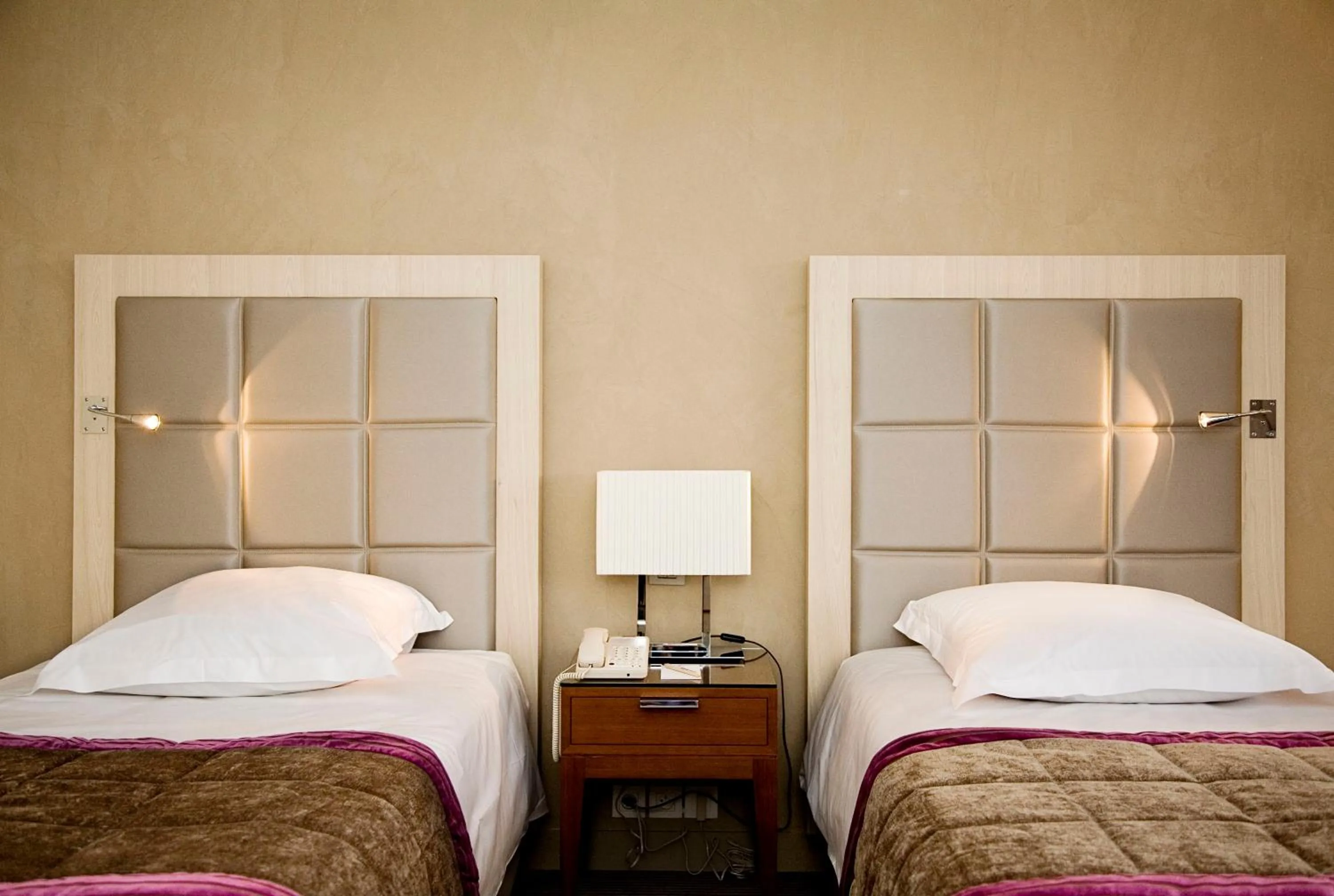 Bedroom, Bed in Hilton Evian Les Bains