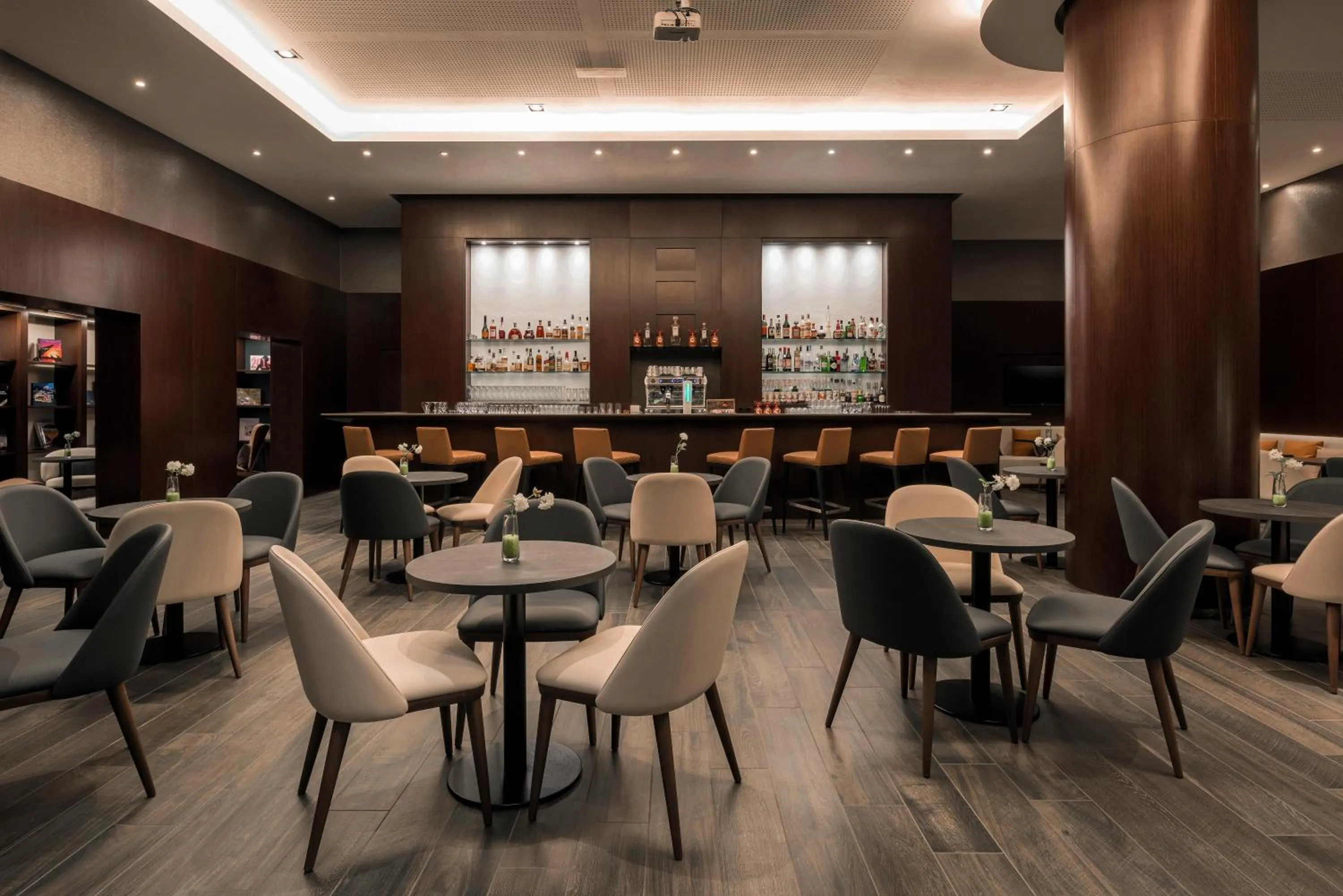 Restaurant/places to eat in Hilton Evian Les Bains