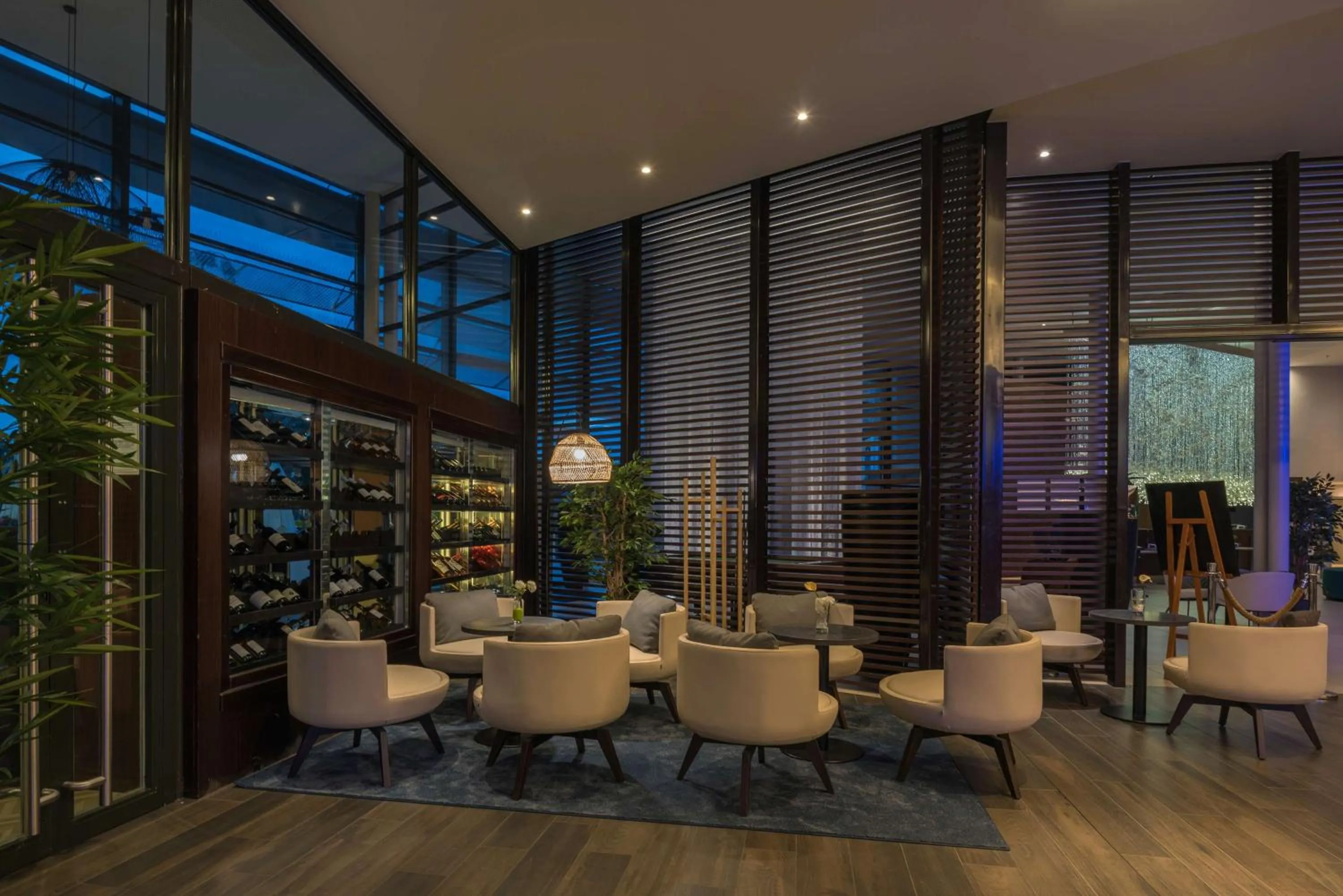 Lounge or bar in Hilton Evian Les Bains